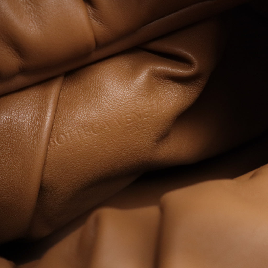 Smooth Butter Calfskin Large The Shoulder Pouch Cammello Twins