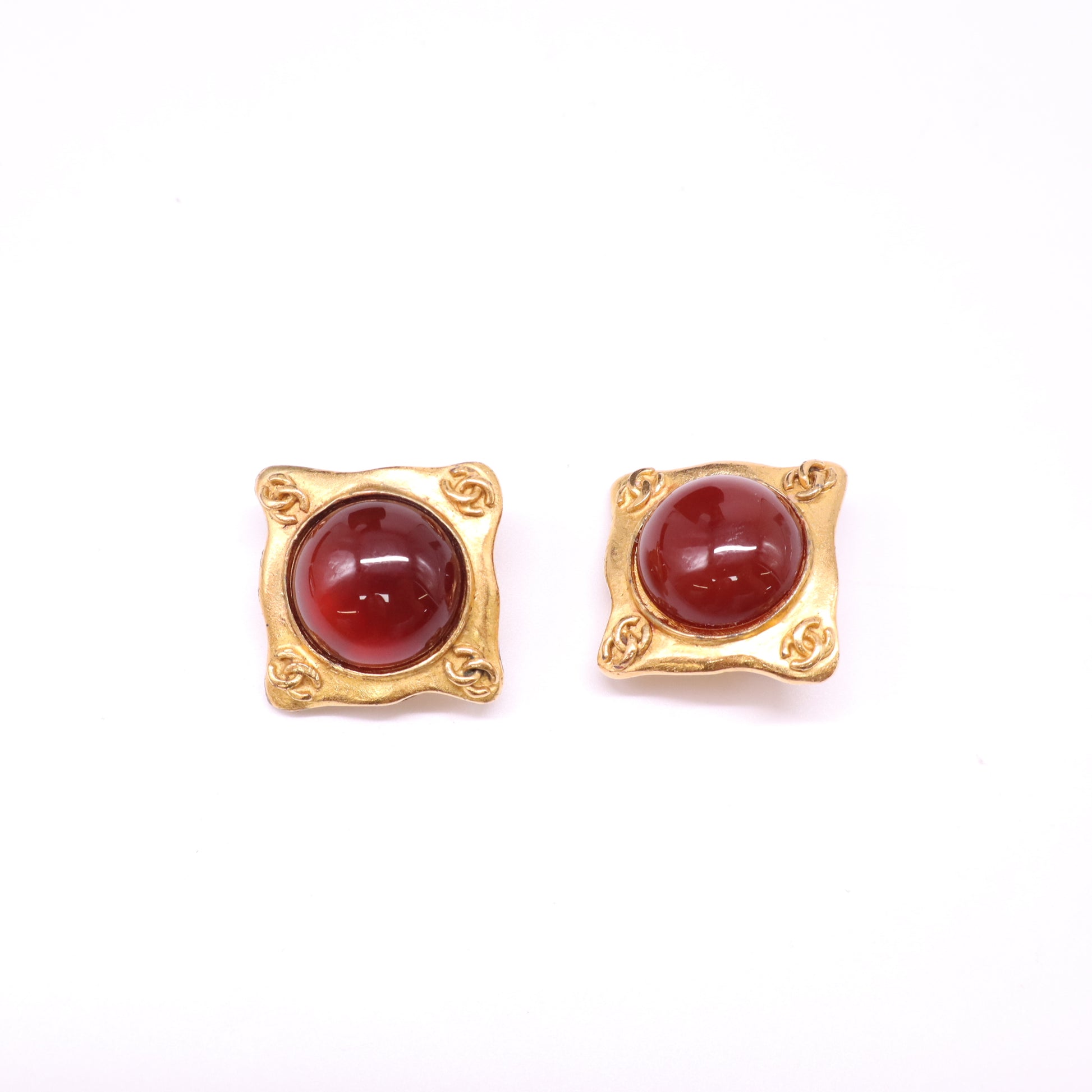 Chanel Vintage Square Red Gripoix CC Logo Corner Clip-On Earrings W21986