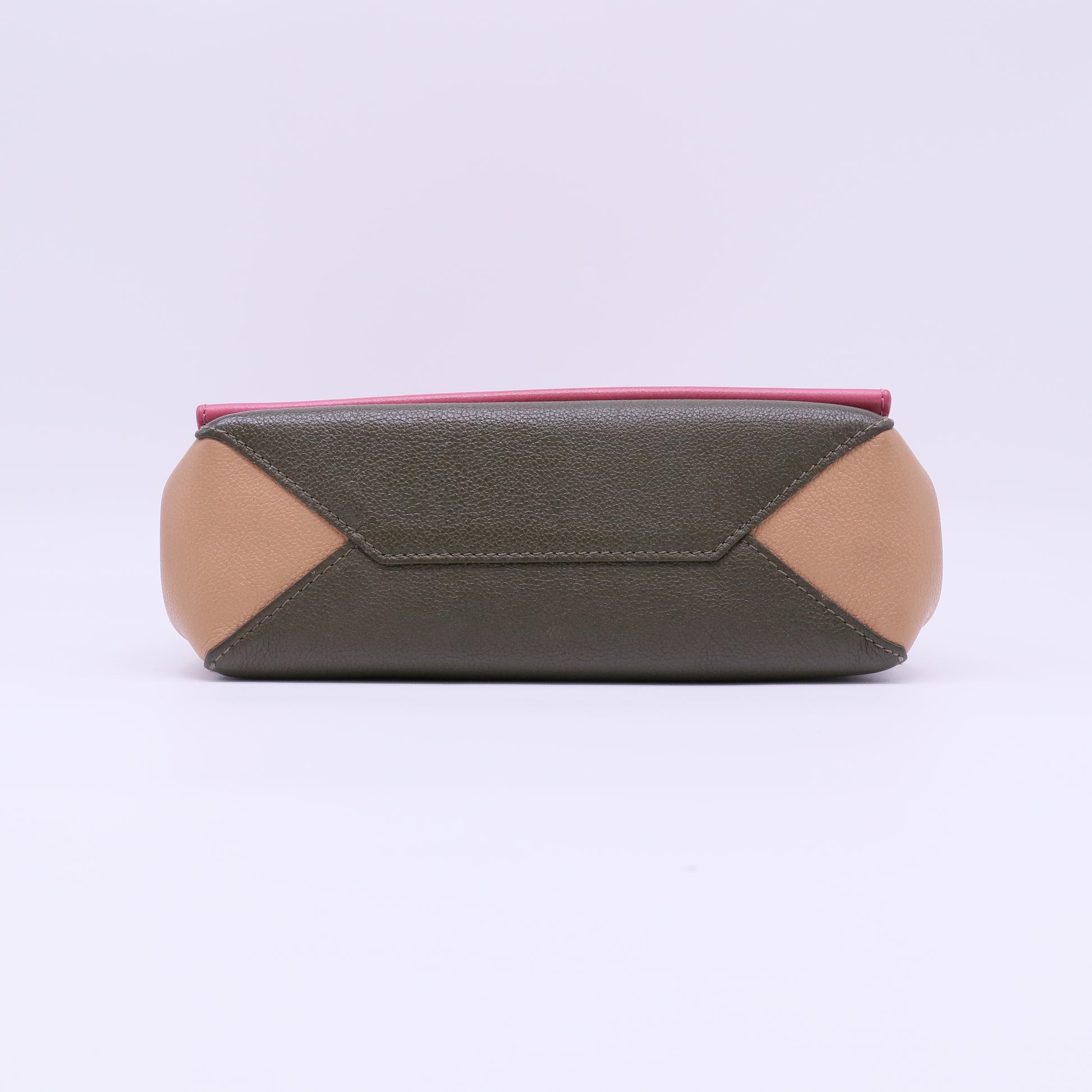 Lockme II Handbag Leather BB B22133