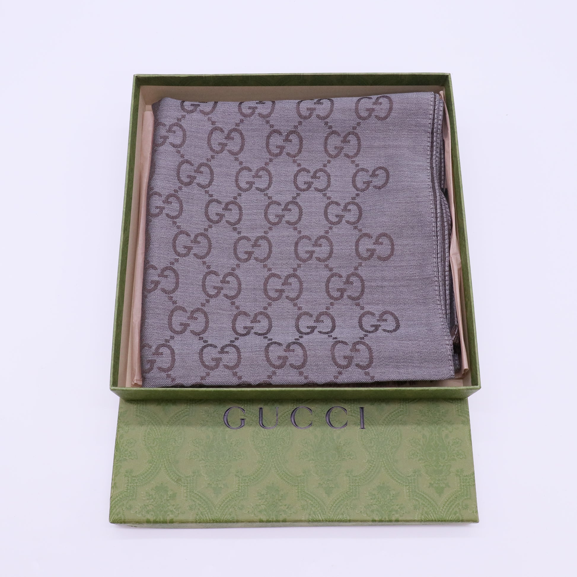 Gucci scarf features W22188