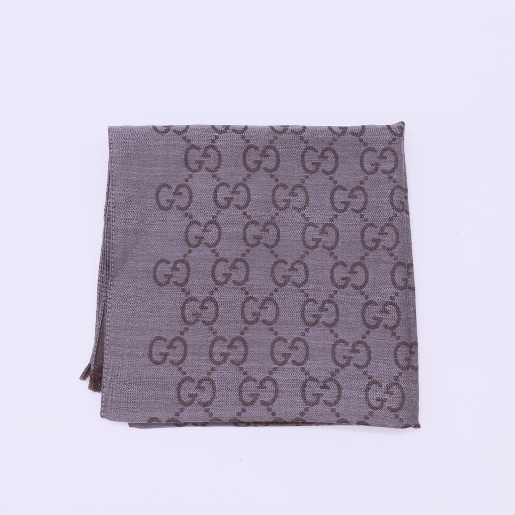 Gucci scarf features W22188
