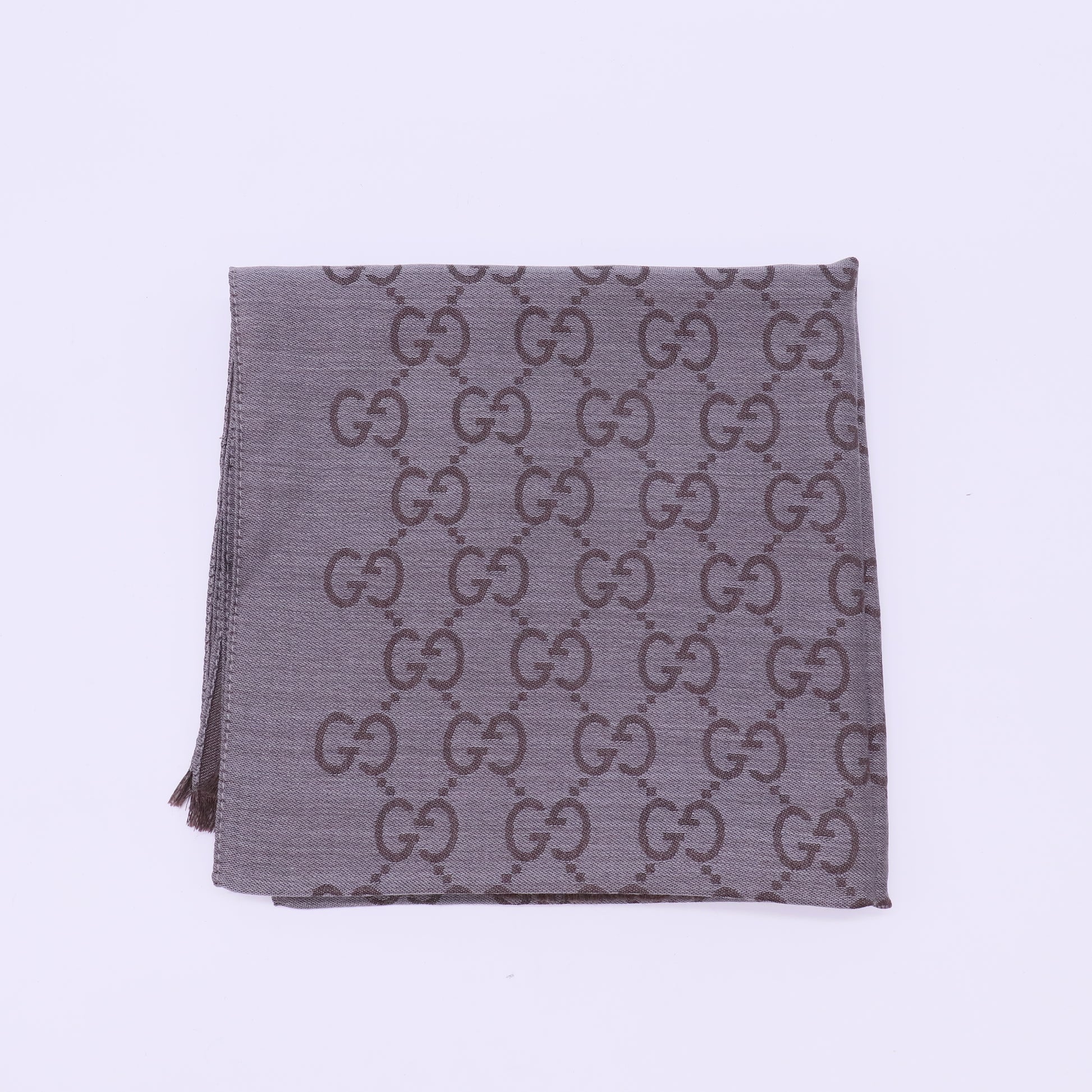 Gucci scarf features W22188