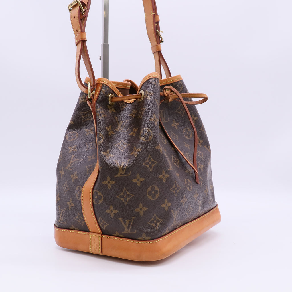 Louis Vuitton Monogram Petit Noé Bucket Bag B24091