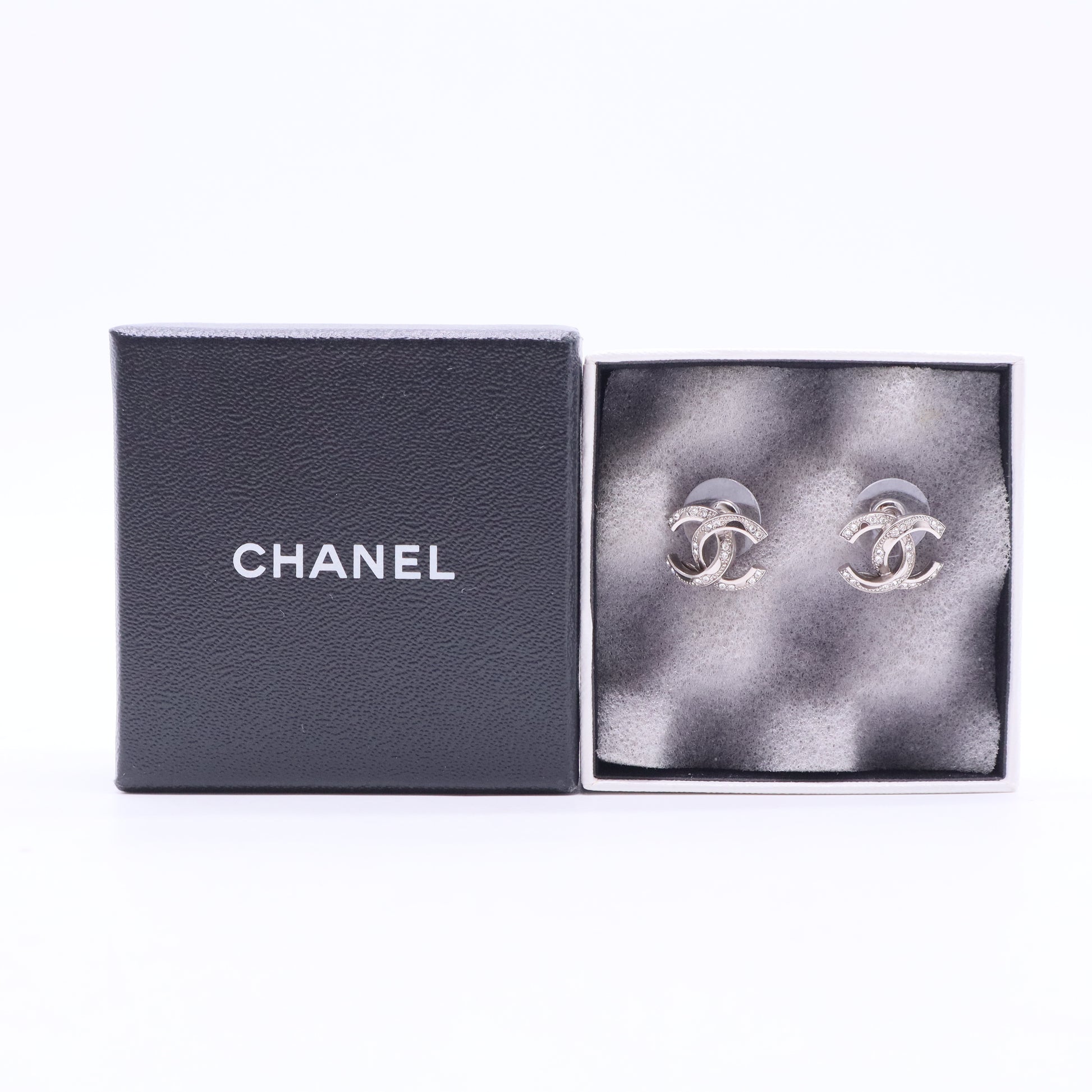 Metal Earrings in Silver W11317