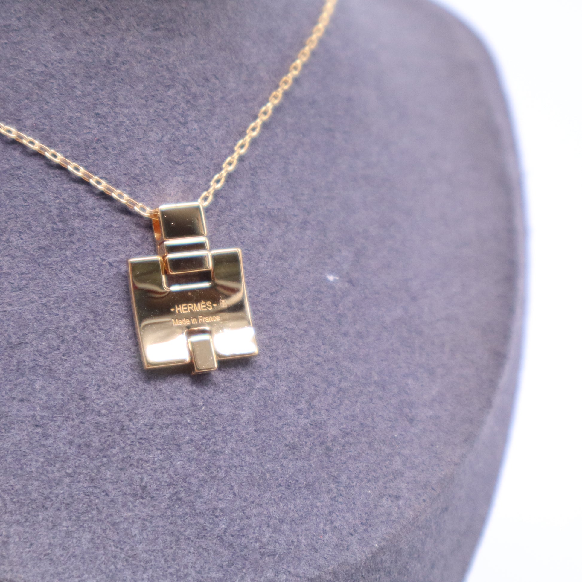 Eileen Pendant Necklace Metal and Enamel W20883