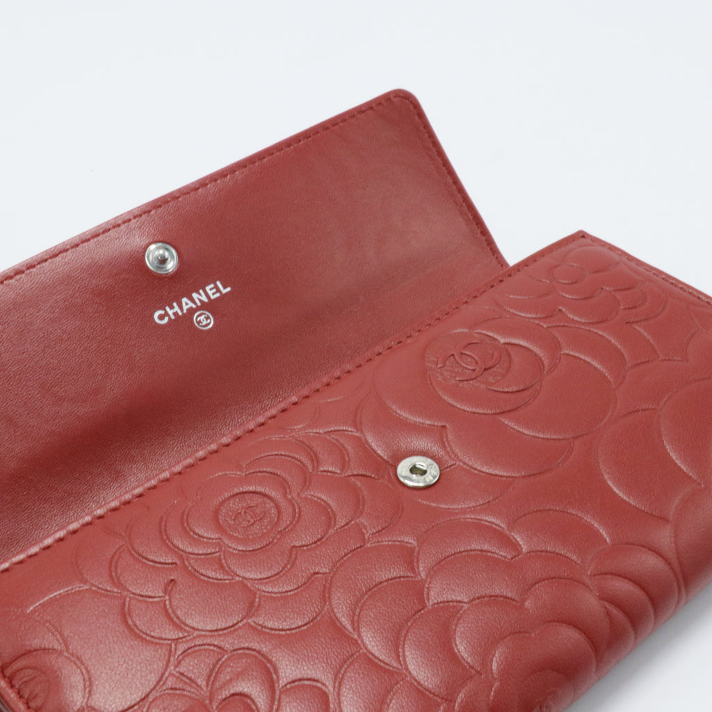 Caviar Camellia Embossed Flap Wallet Red