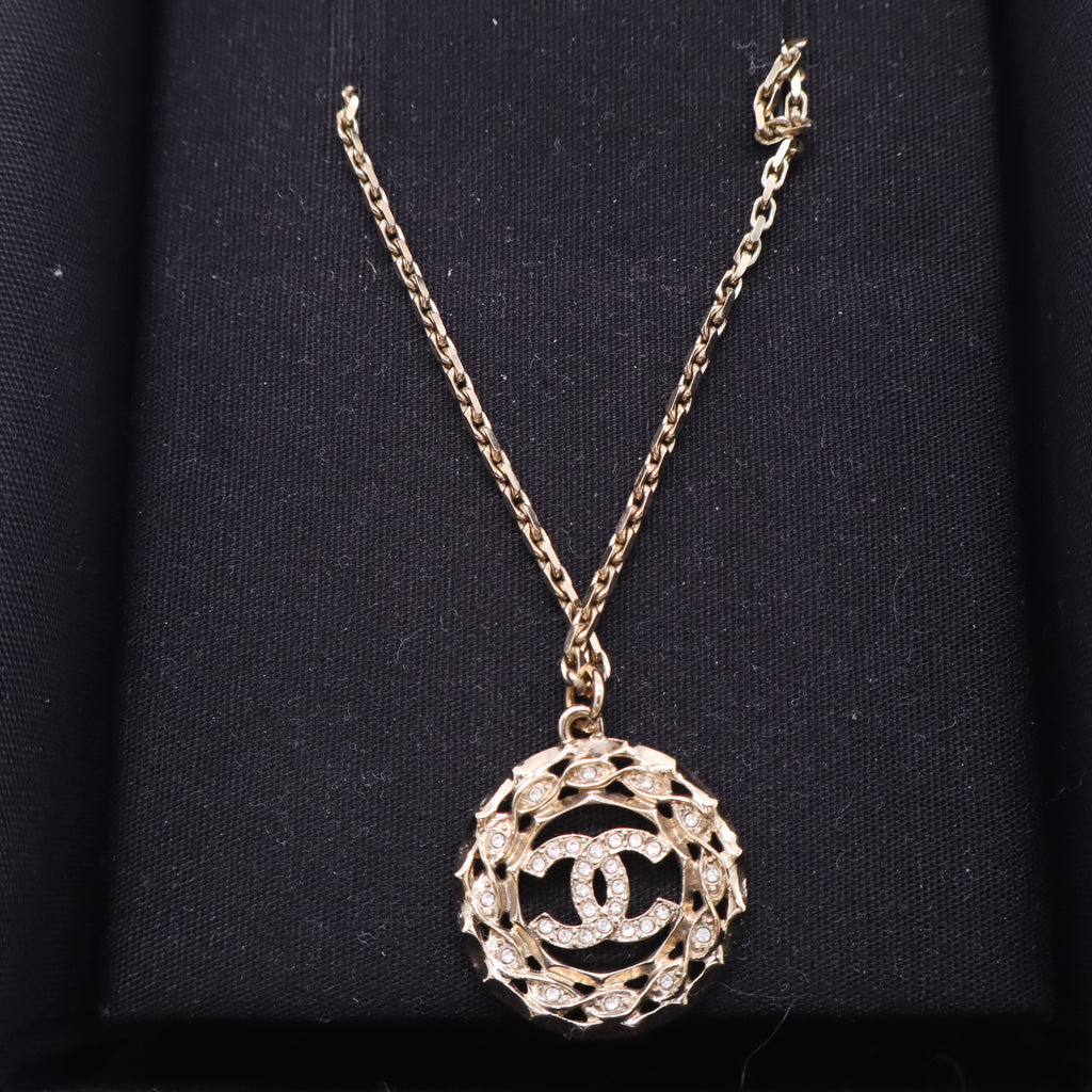 Chanel CC Rhinestone Round Medallion Pendant Necklace twins LDJ5190