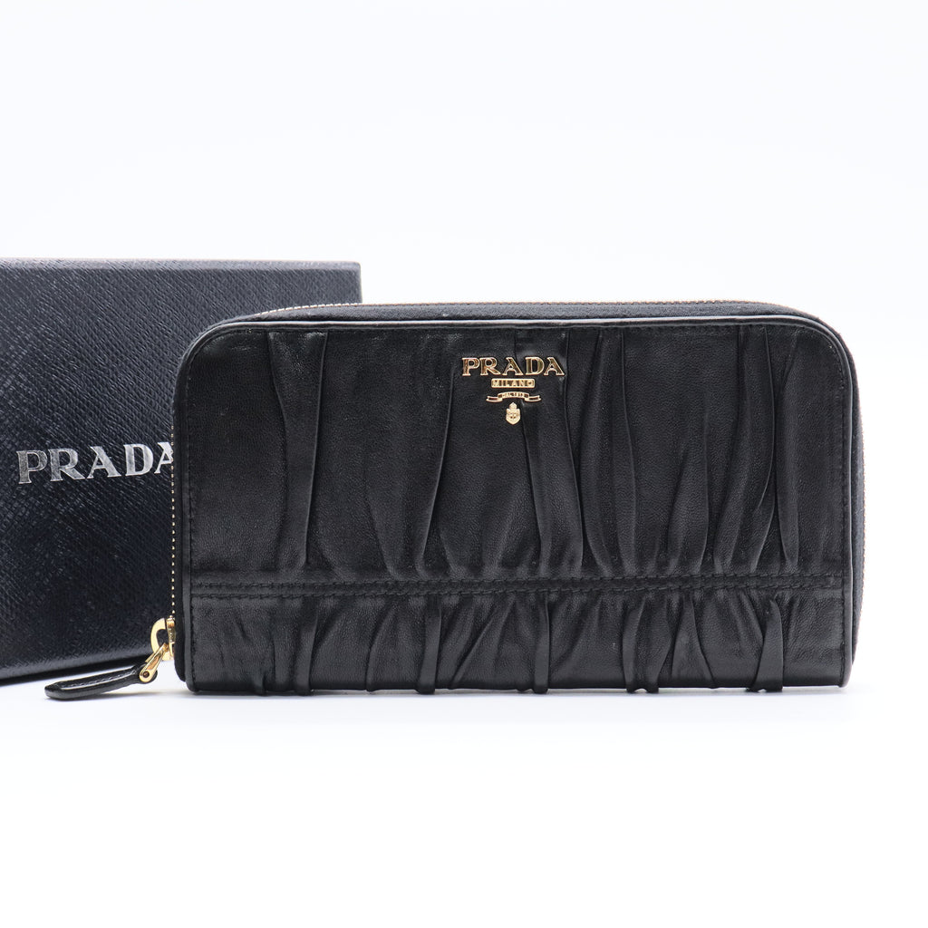 Black Gaufre Nappa Leather Zip Wallet