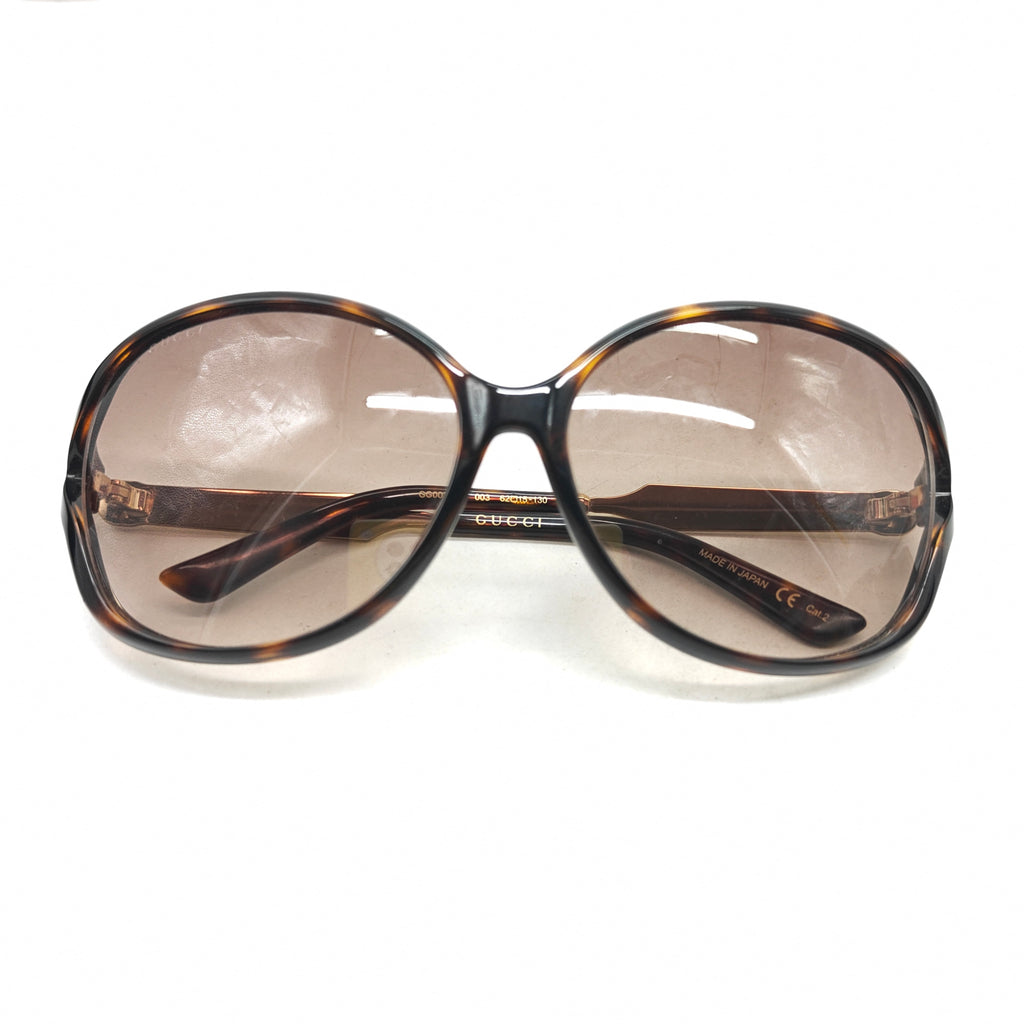Sunglass twins