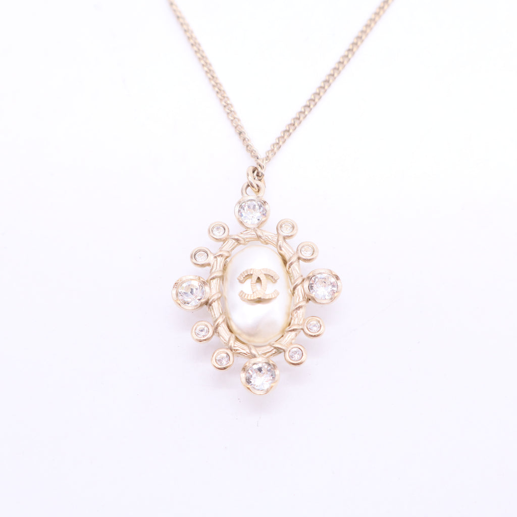 Pearl Pendant CC Chain Necklace Golden Metallic