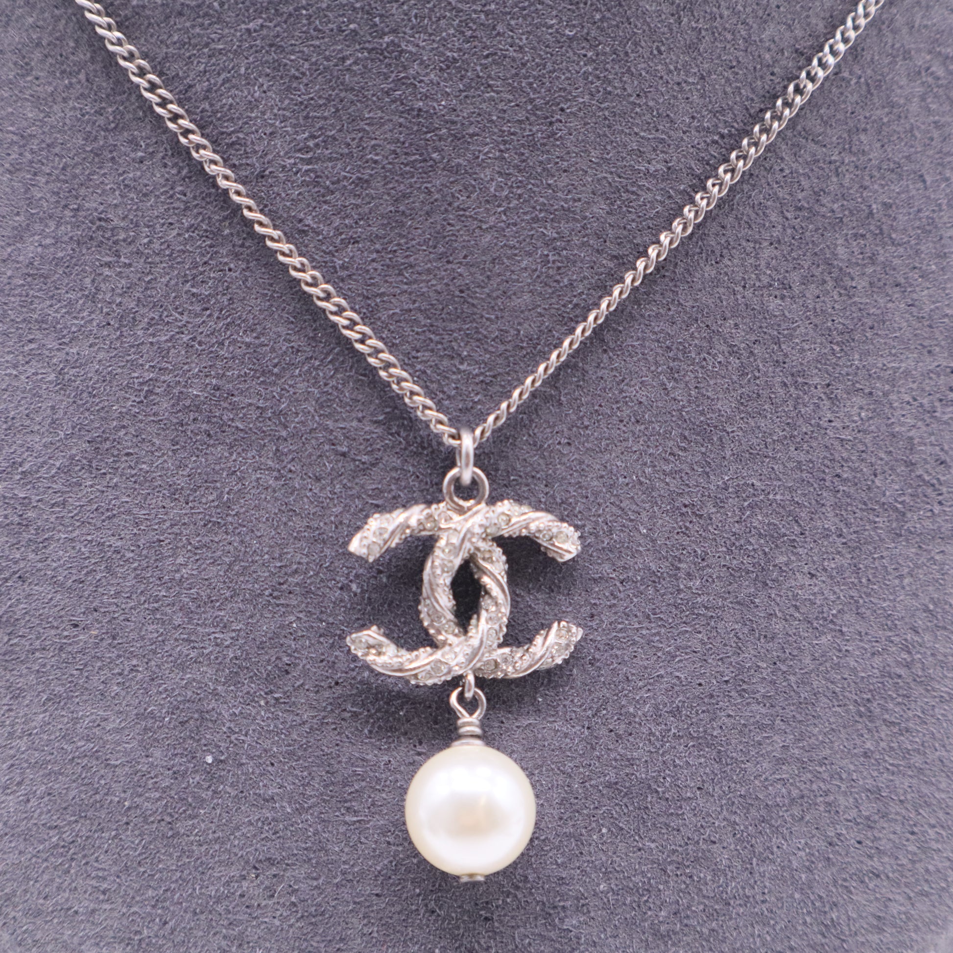 Crystal Textured CC Pearl Drop Pendant Necklace