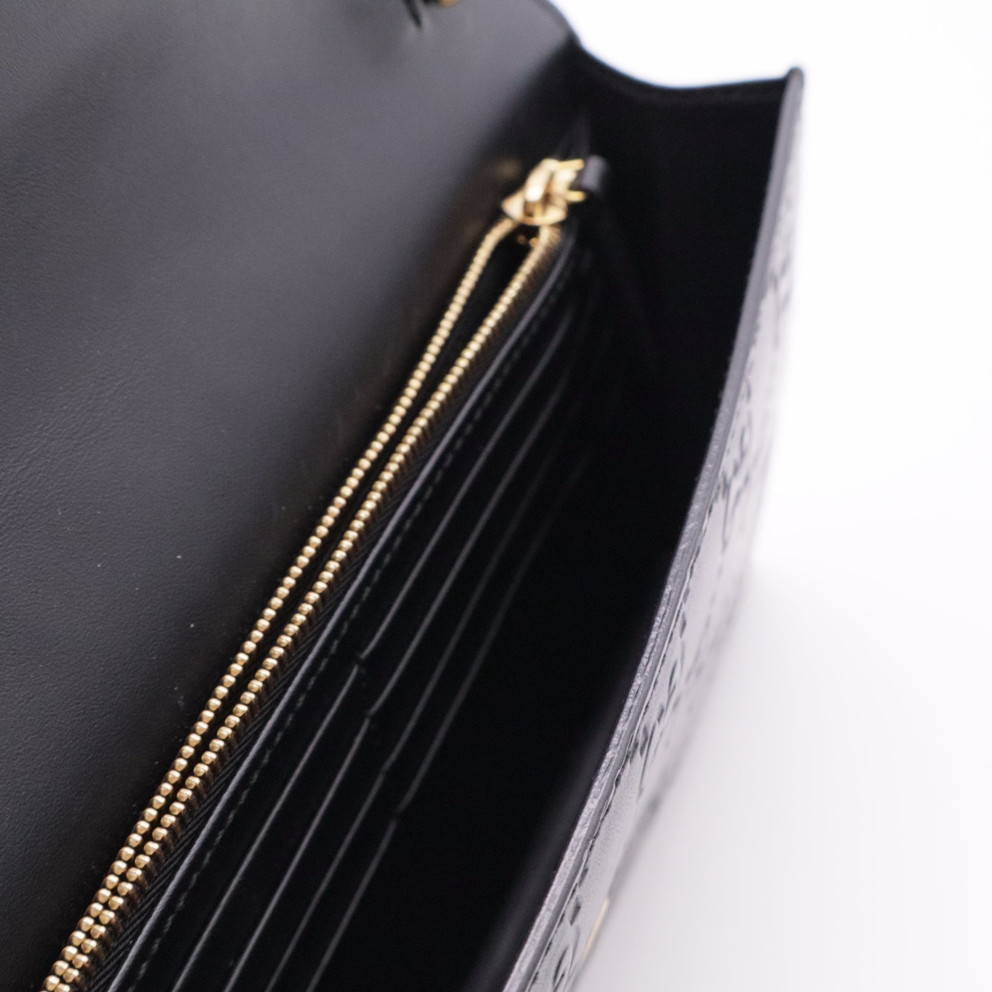 Icon Gucci Signature Chain Wallet Gisel