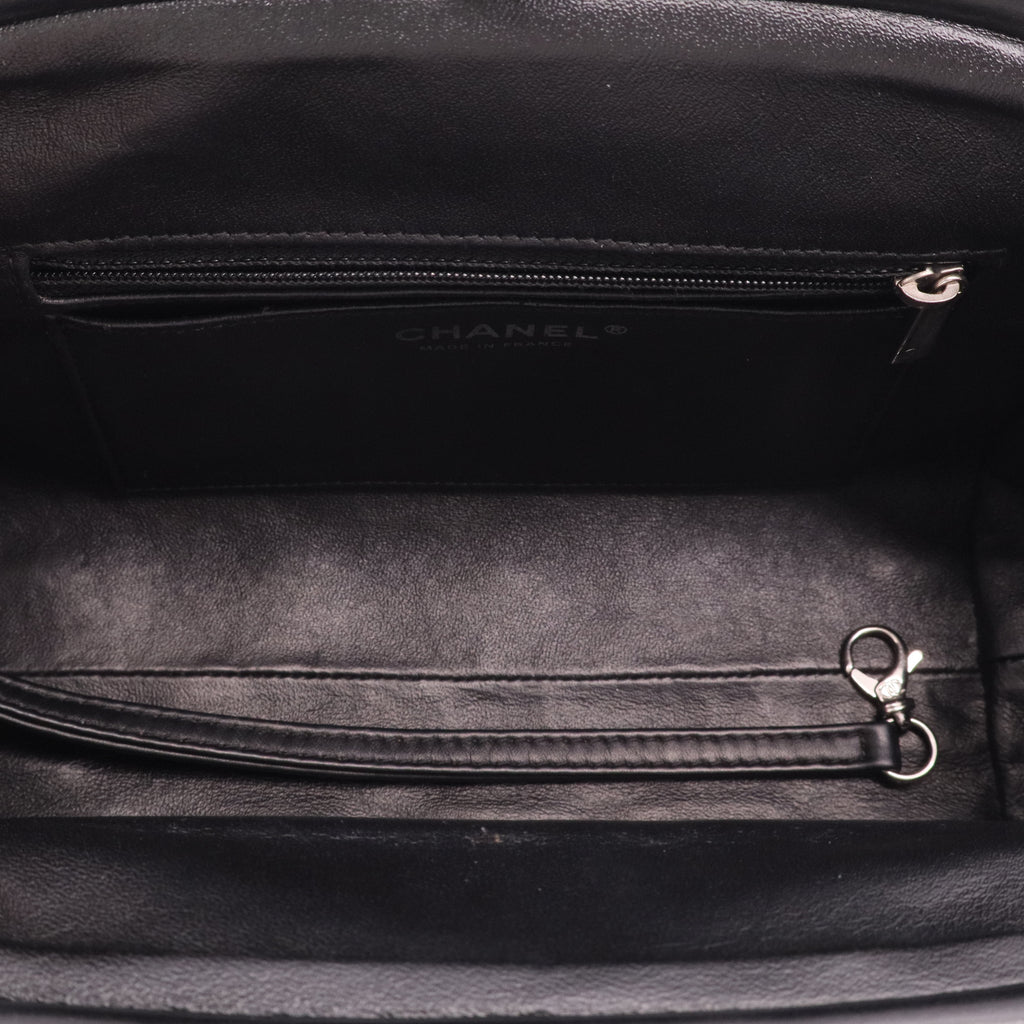 Chanel Black patent leather granny button shoulder bag Twins