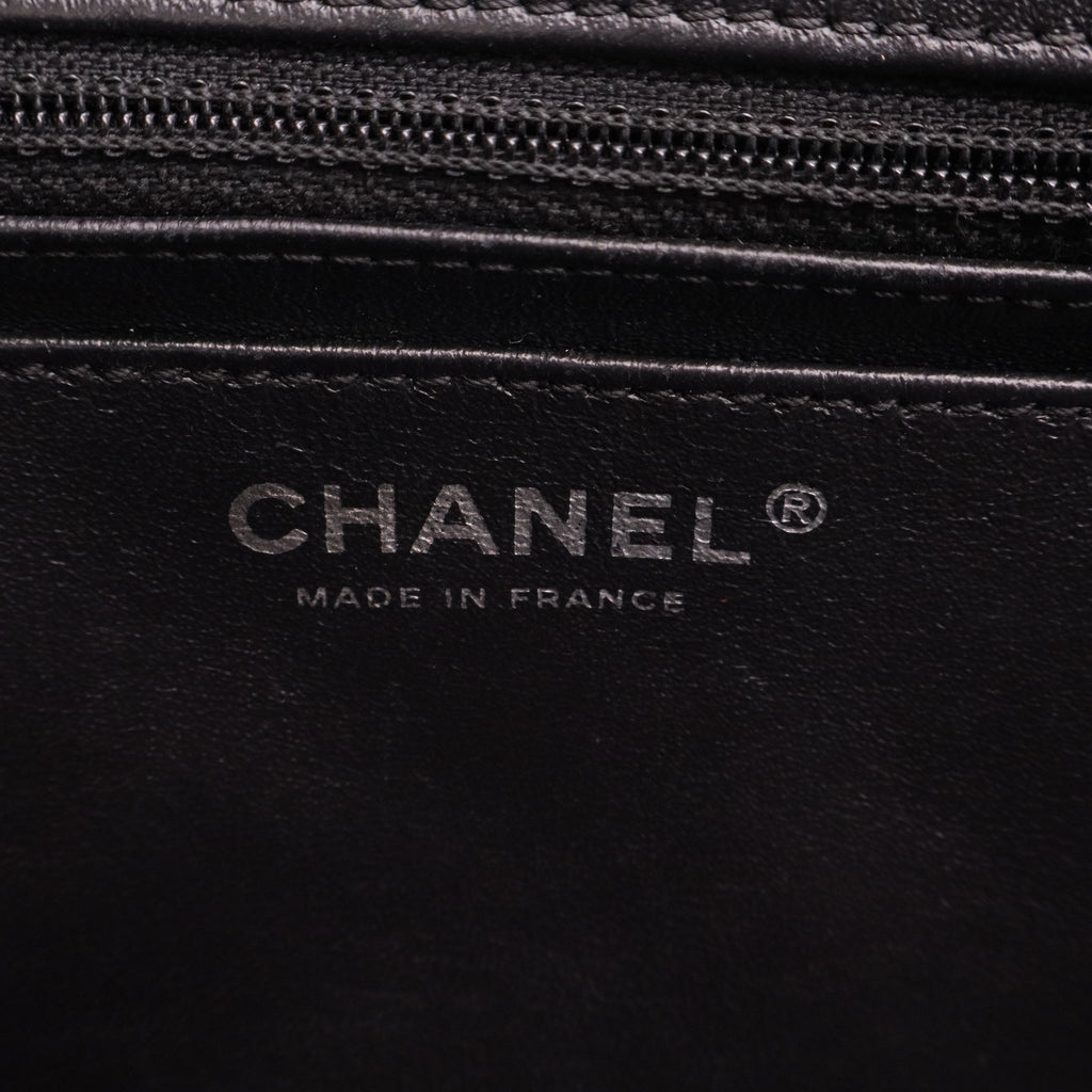 Chanel Black patent leather granny button shoulder bag Twins