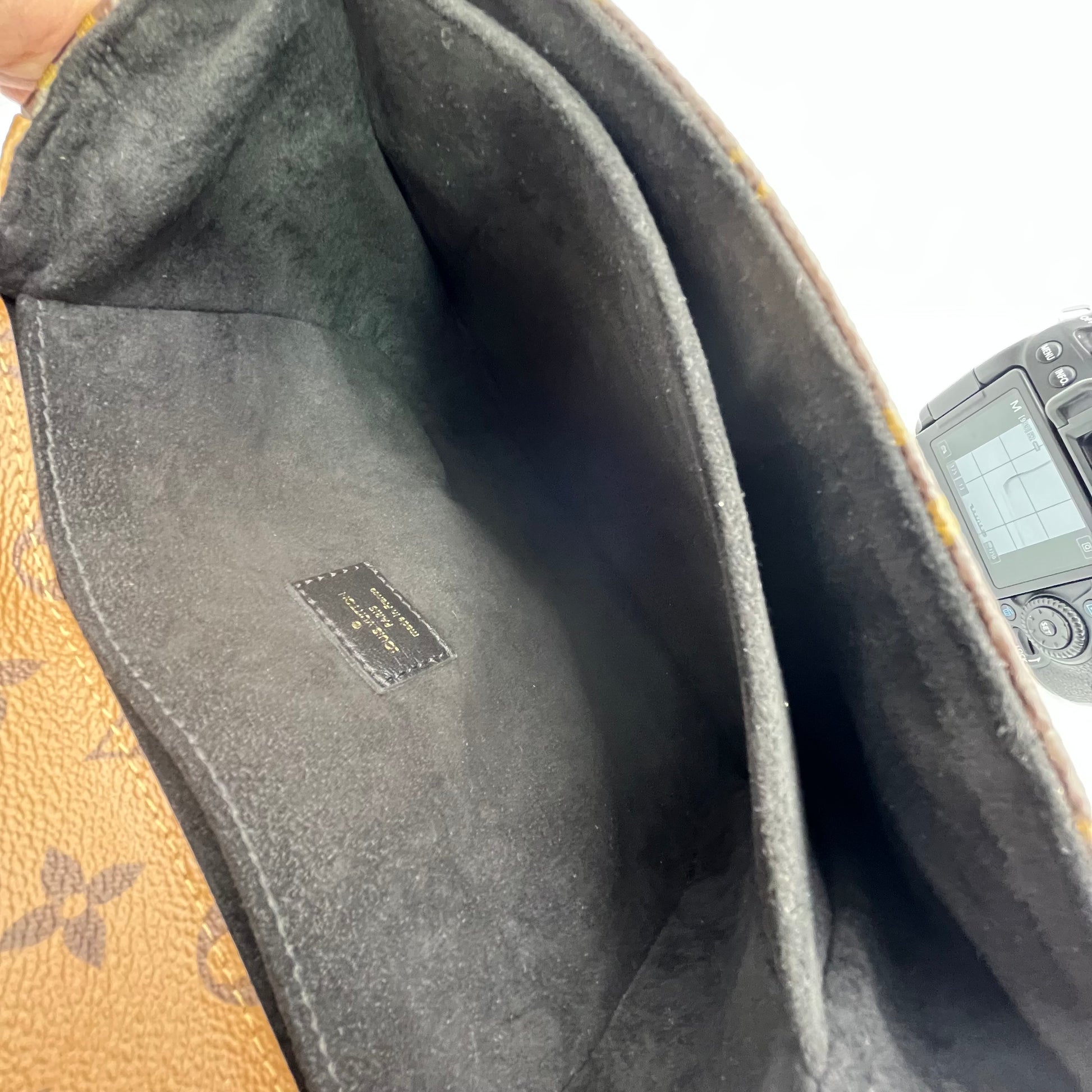 Reverse Monogram Pochette Metis twins