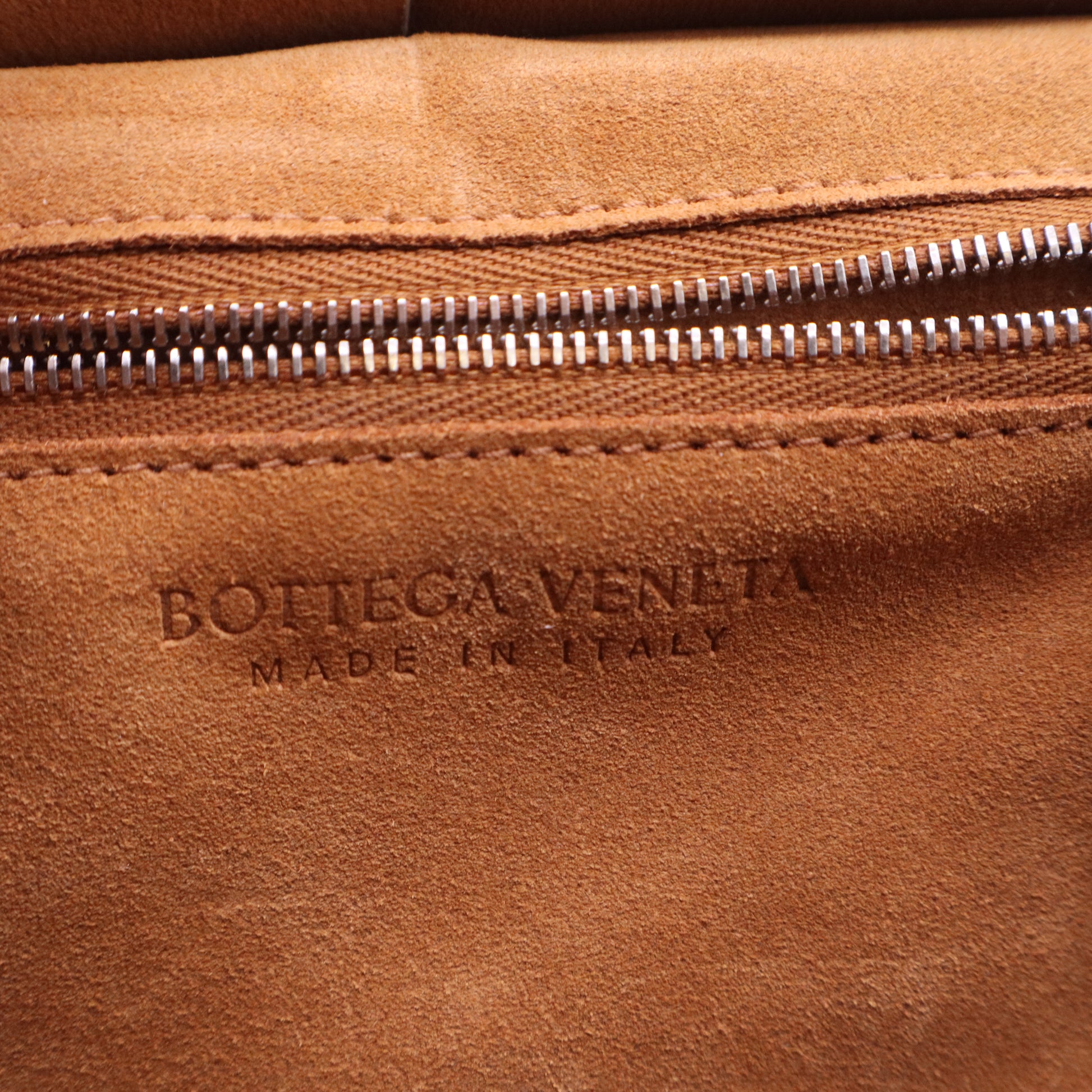 French Calfskin Maxi Intrecciato Arco Bianco B12366