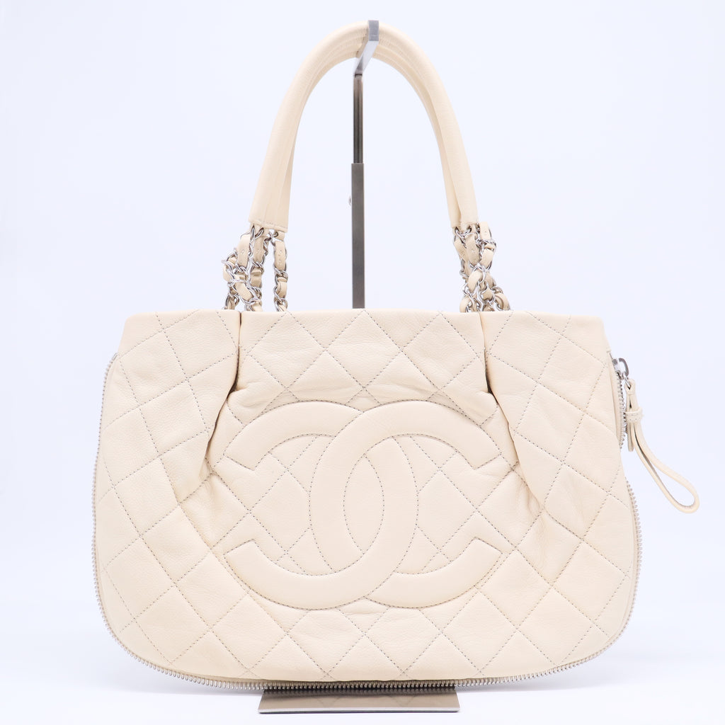 Timeless CC Expandable Tote Quilted Caviar Medium B20521