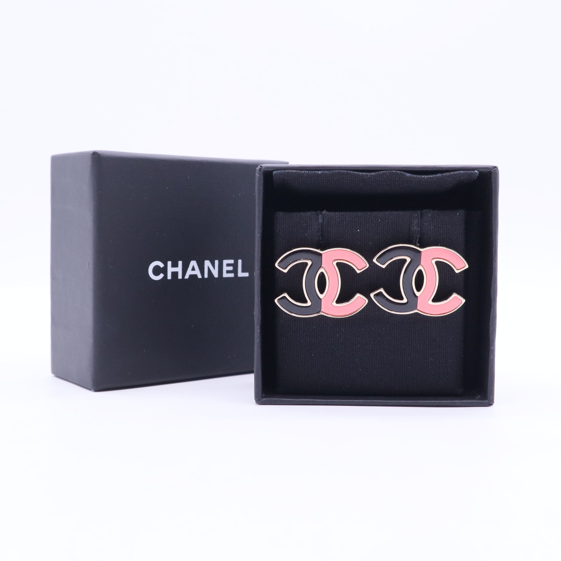 Chanel CC Logo Enamel Pink-W20034