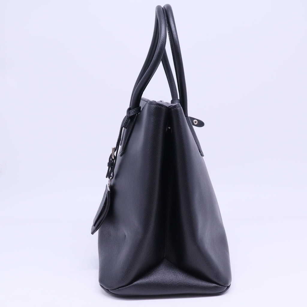 Turnlock Cuir Twin Tote Saffiano Leather Medium B20331