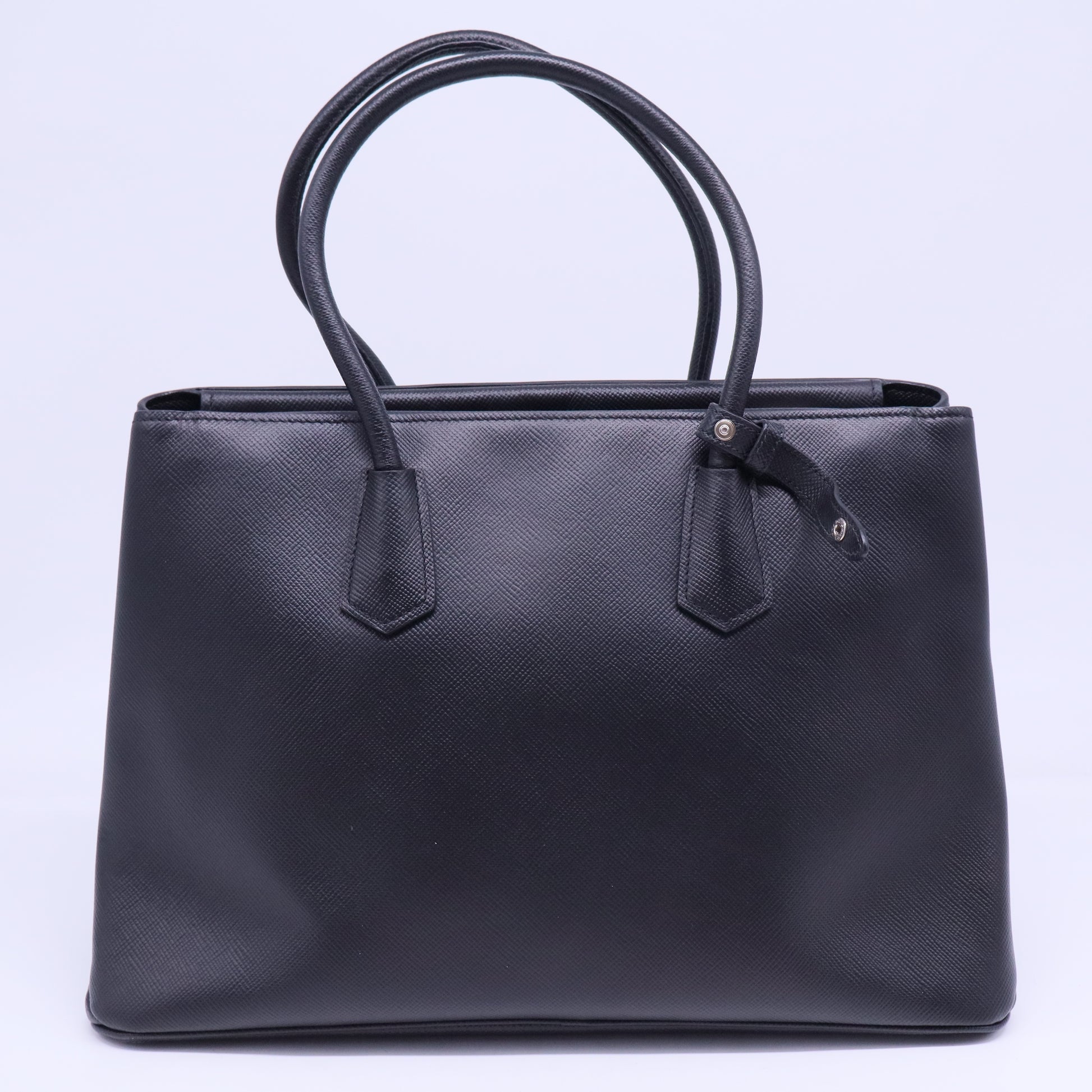 Turnlock Cuir Twin Tote Saffiano Leather Medium B20331