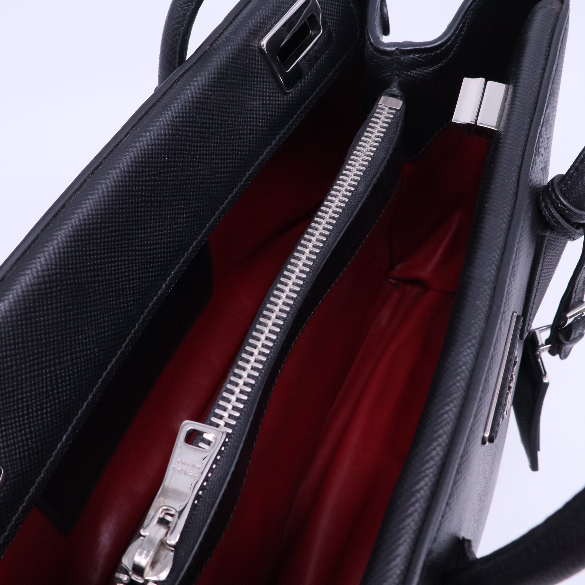 Turnlock Cuir Twin Tote Saffiano Leather Medium B20331