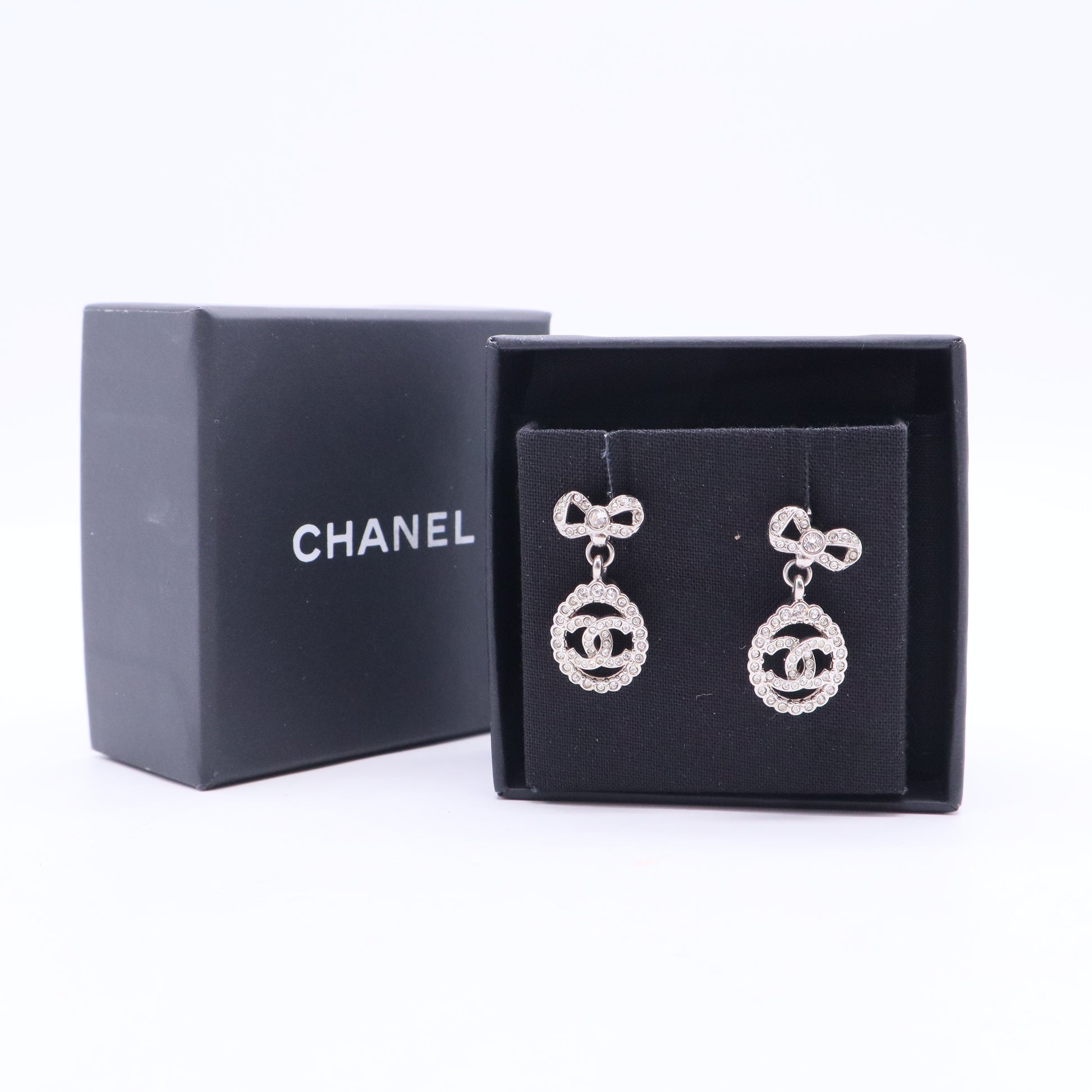 Chanel bow earrings W11320