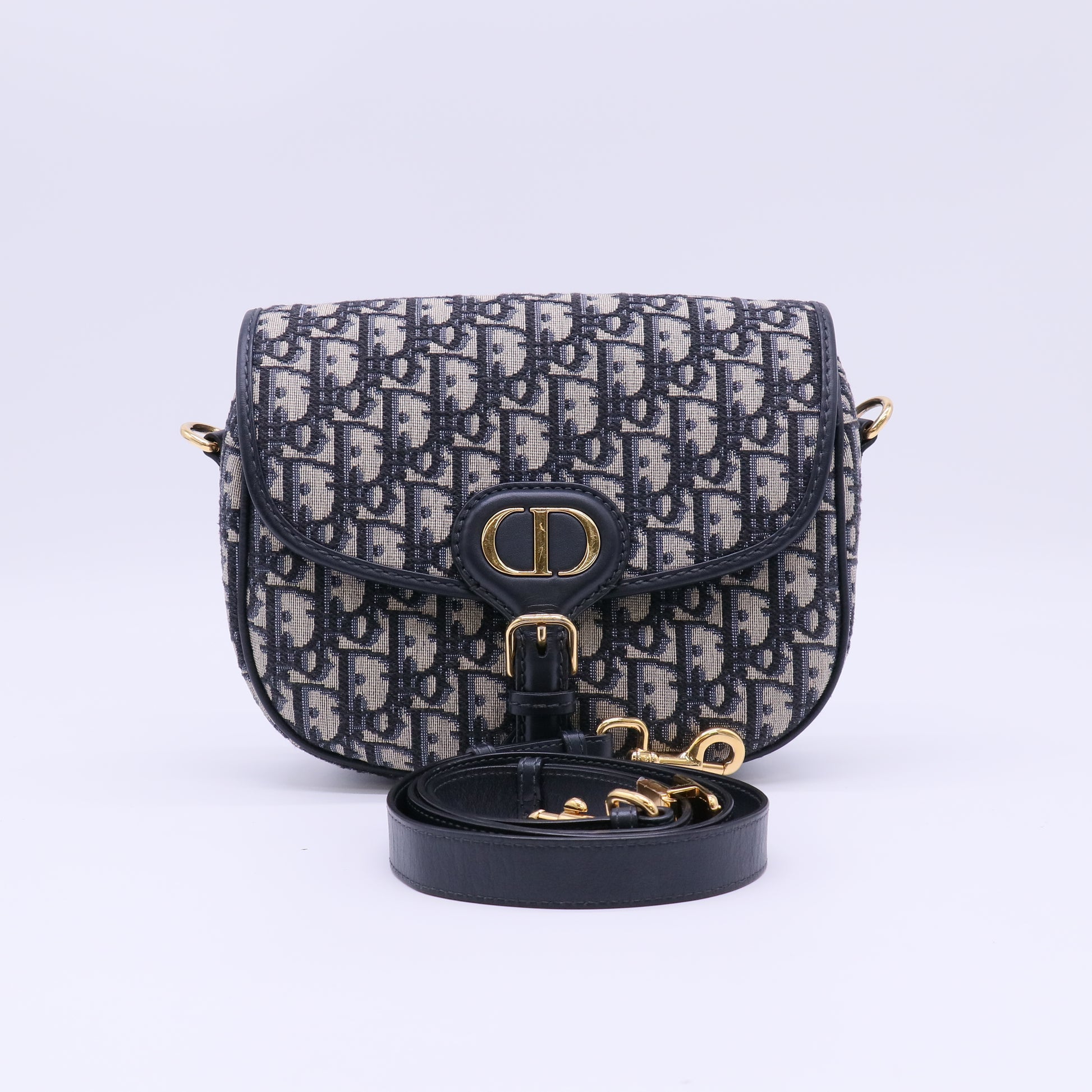 Oblique Medium Bobby Flap Blue B22637