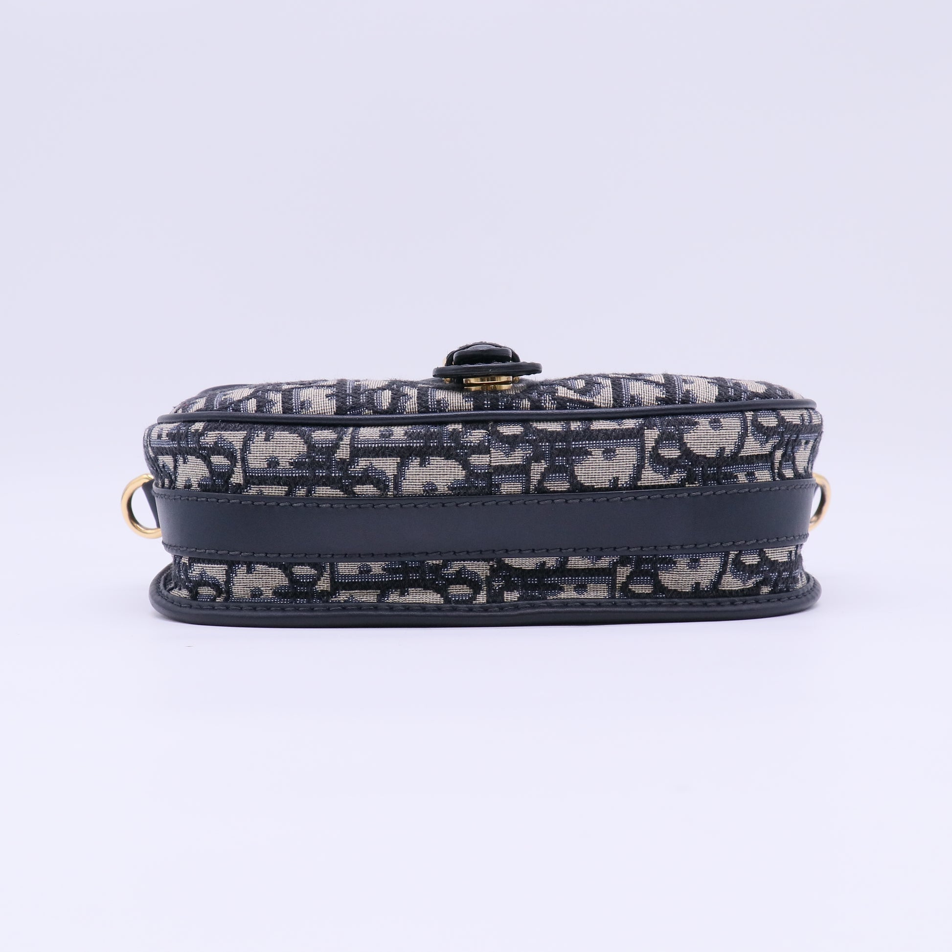 Oblique Medium Bobby Flap Blue B22637