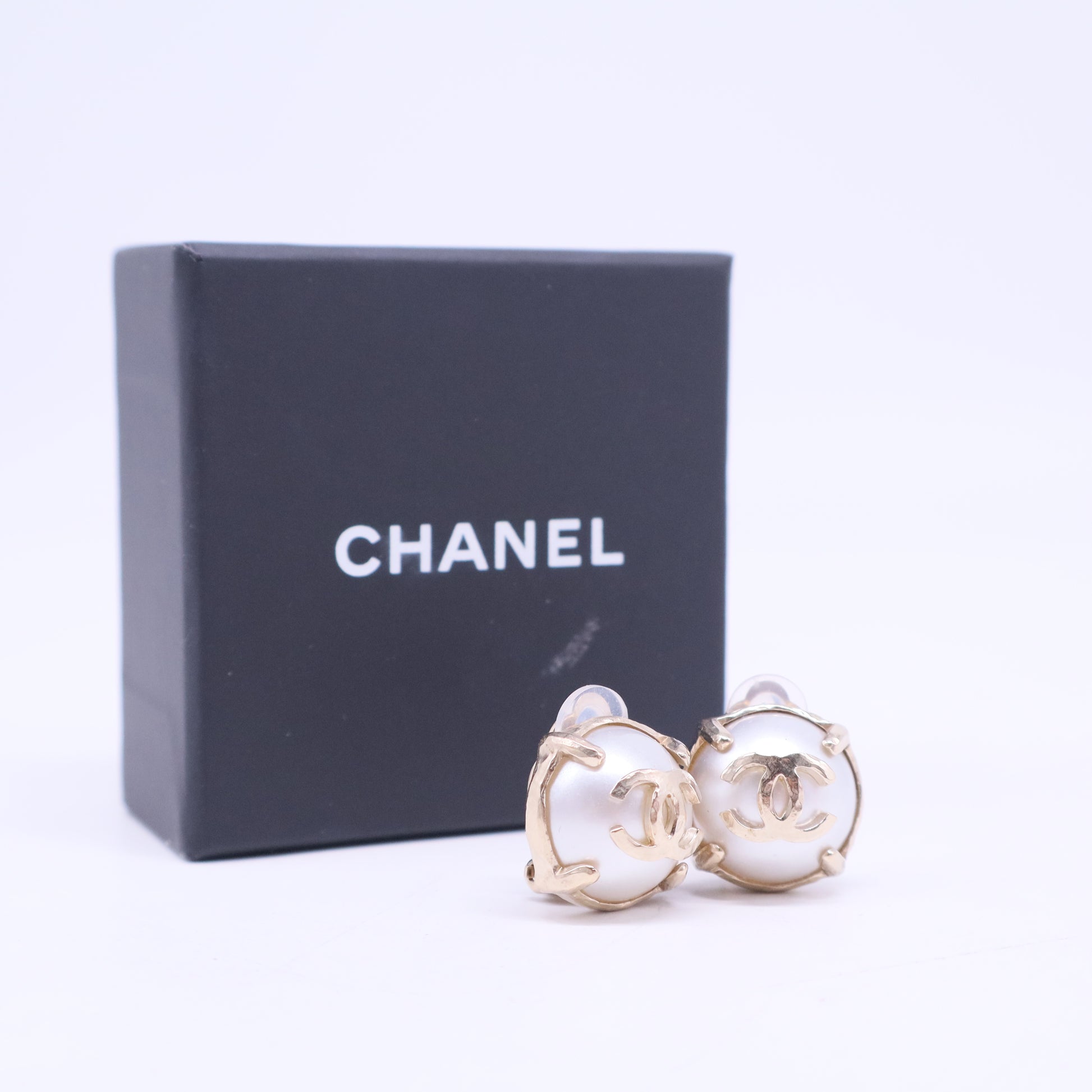 2014 Faux Pearl CC Earrings in Gold Plated W20478