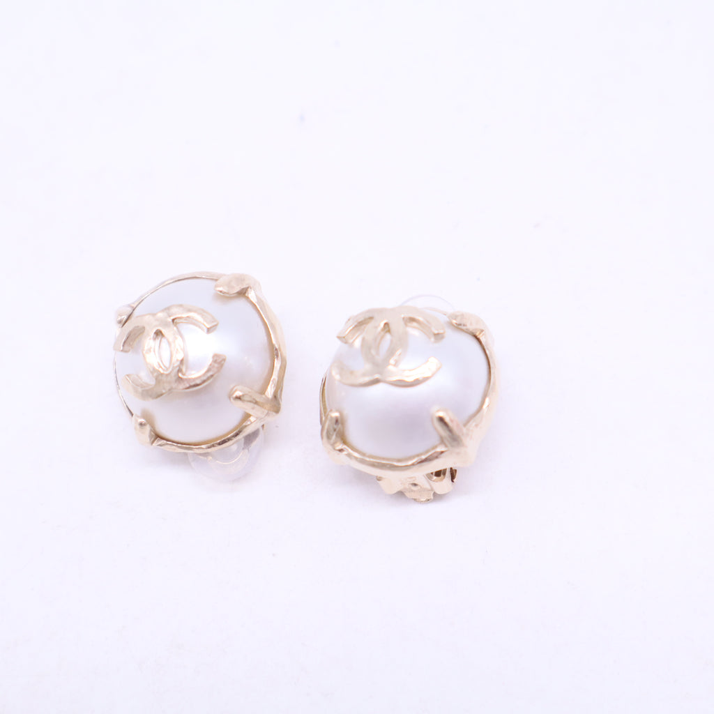 2014 Faux Pearl CC Earrings in Gold Plated W20478