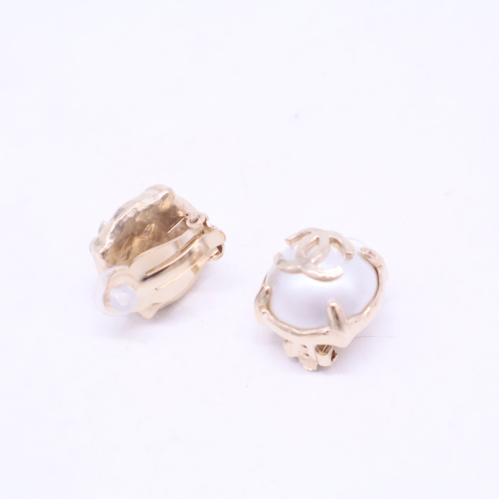 2014 Faux Pearl CC Earrings in Gold Plated W20478