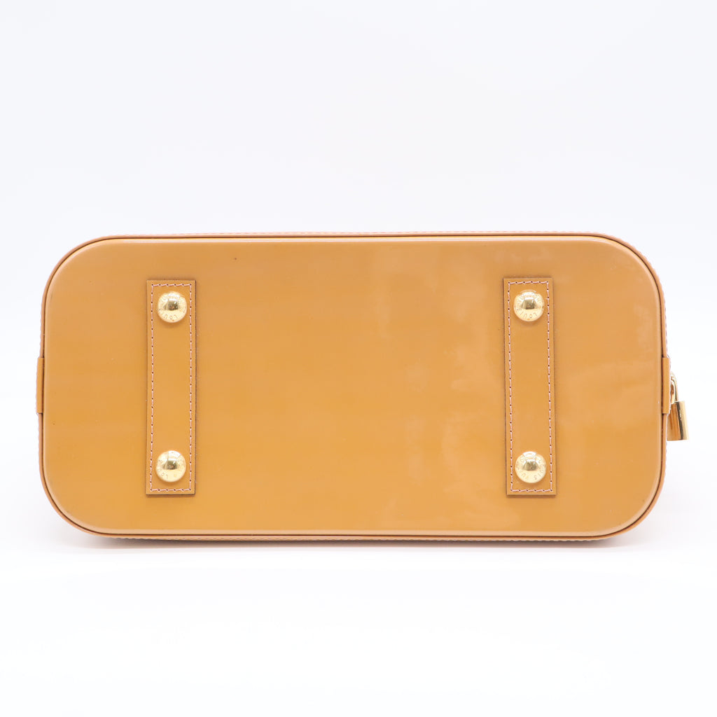 Monogram Vernis Alma PM