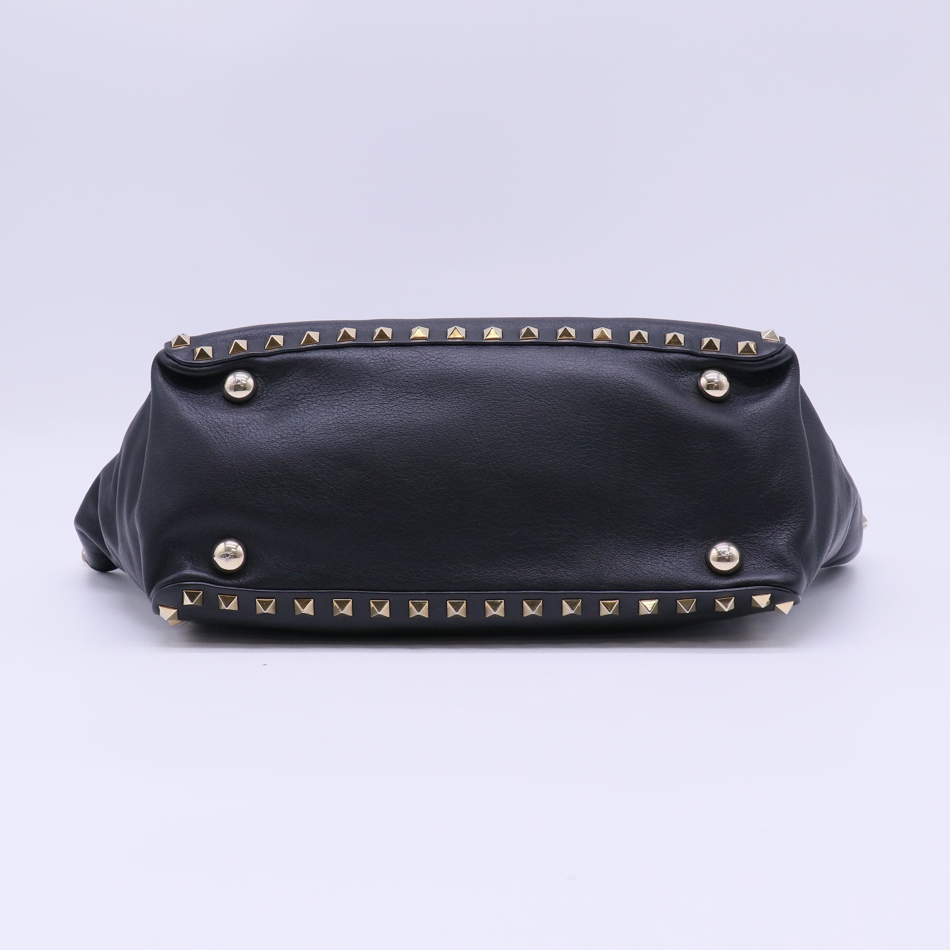 Valentino Garavani Rockstud Trapeze Tote Bag B21826