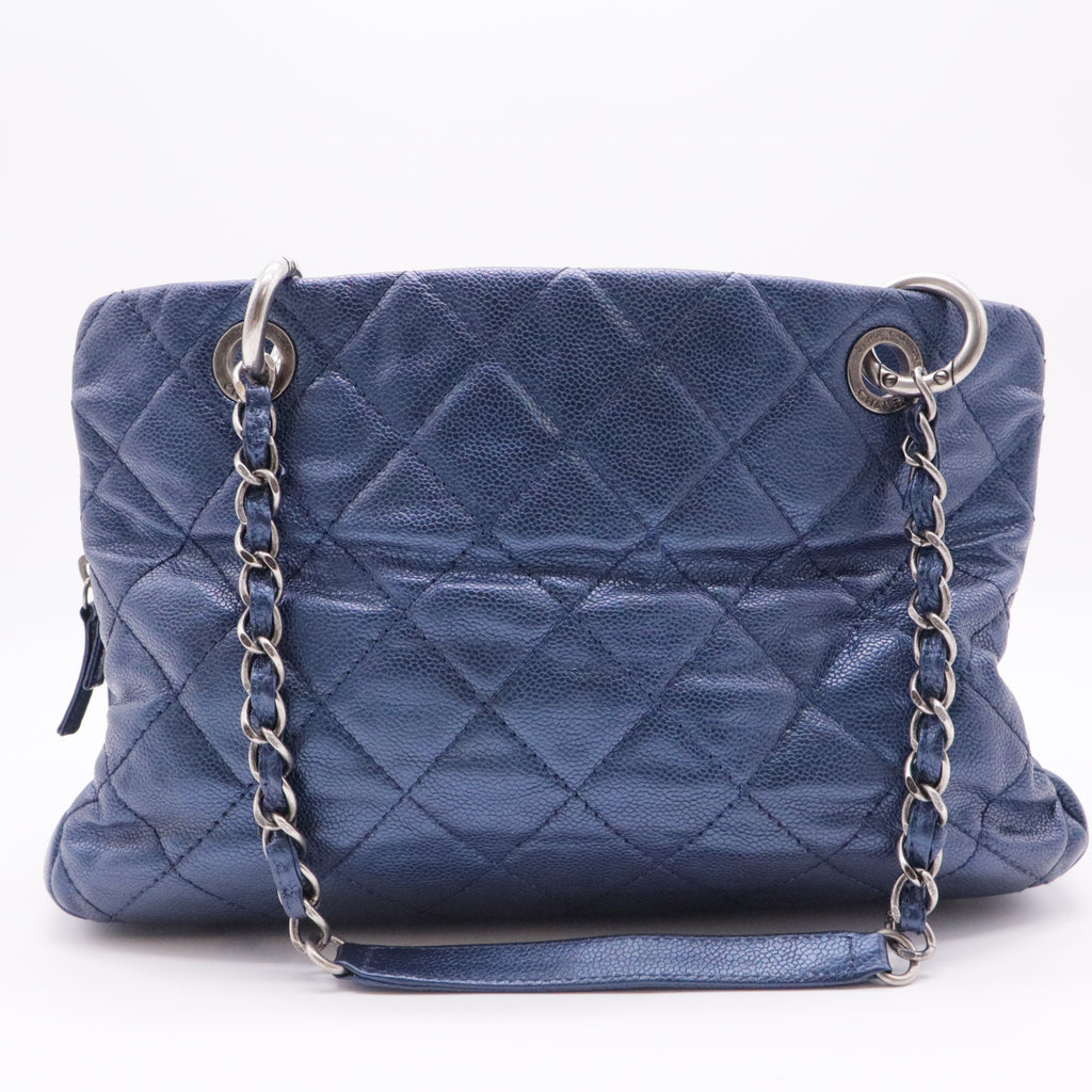 Caviar Quilted CC Timeless Soft Tote Blue