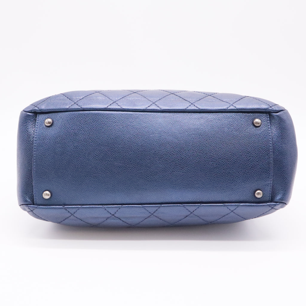 Caviar Quilted CC Timeless Soft Tote Blue