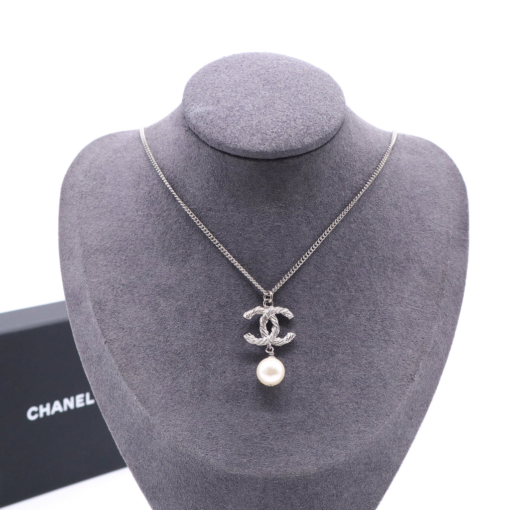 Strass & Faux Pearl CC Pendant Necklace