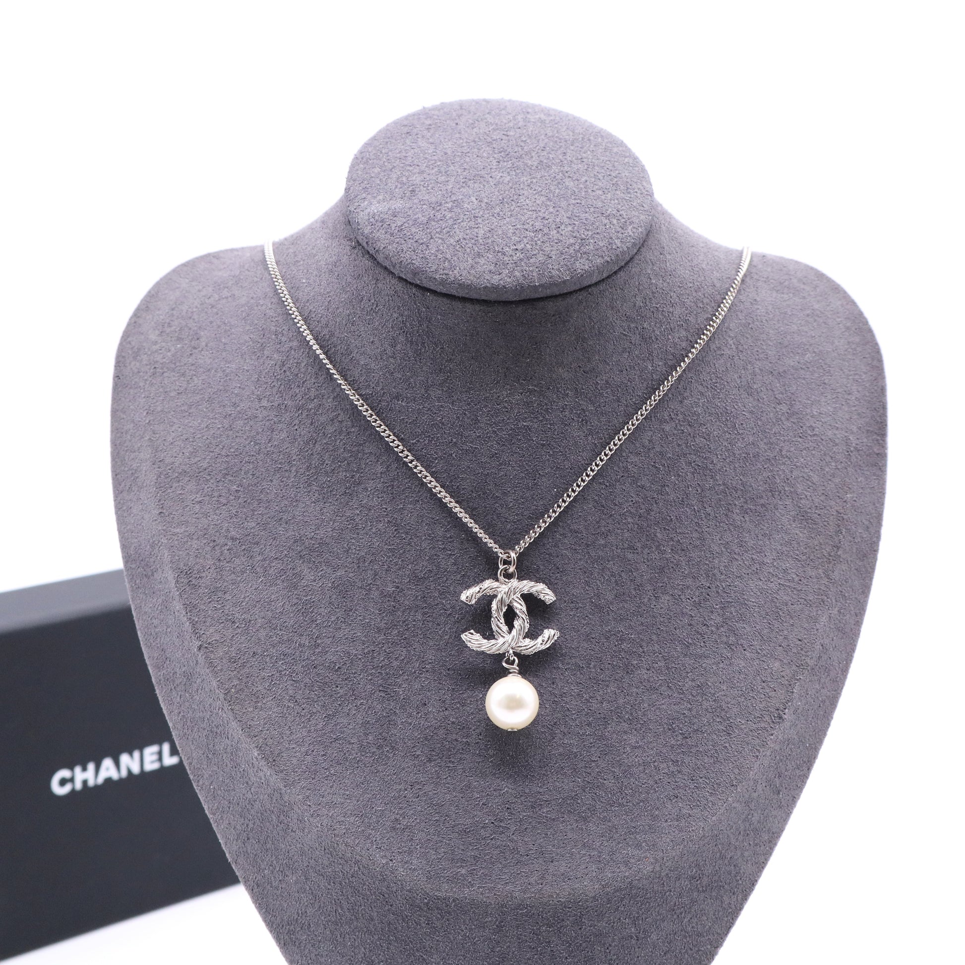 Strass & Faux Pearl CC Pendant Necklace