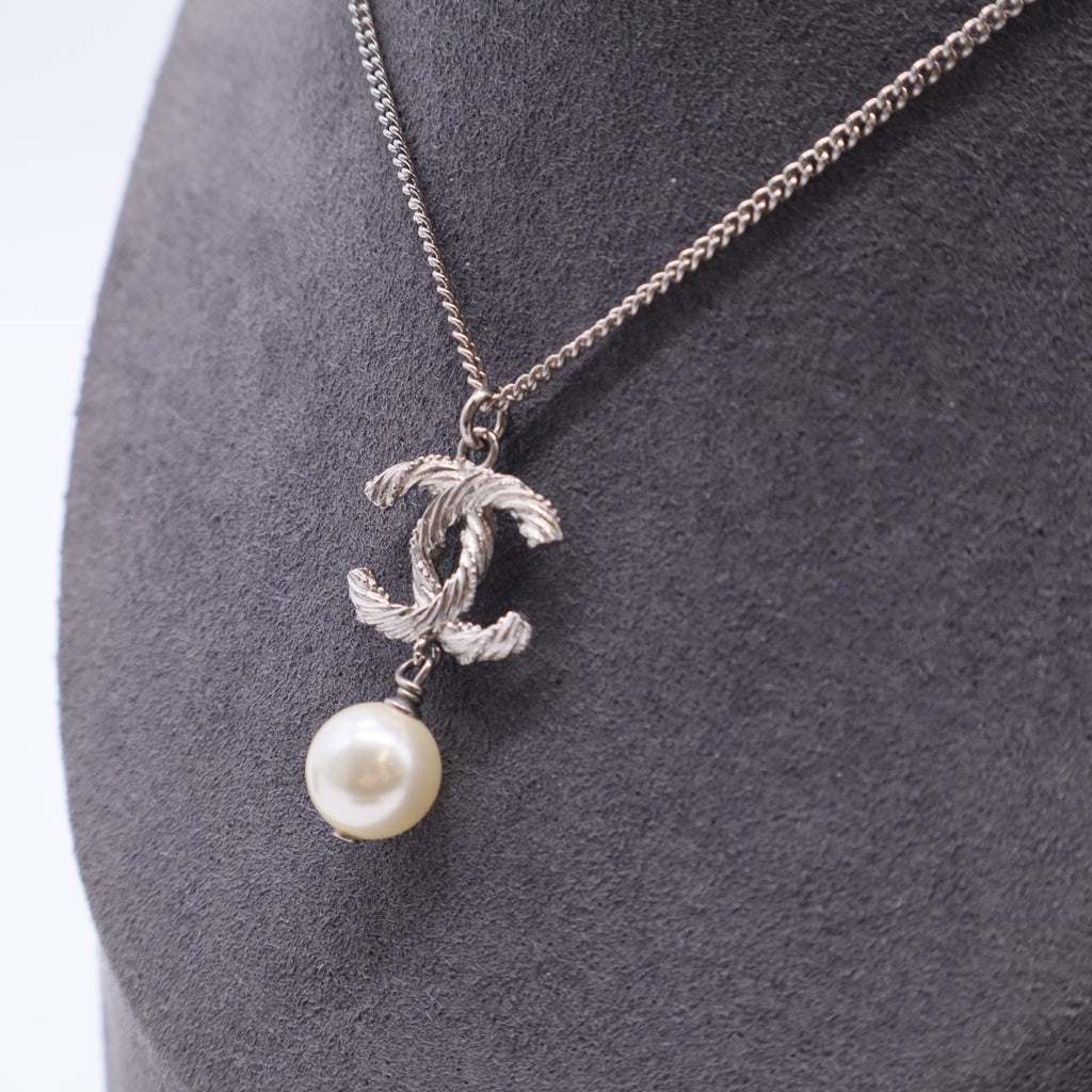 Strass & Faux Pearl CC Pendant Necklace