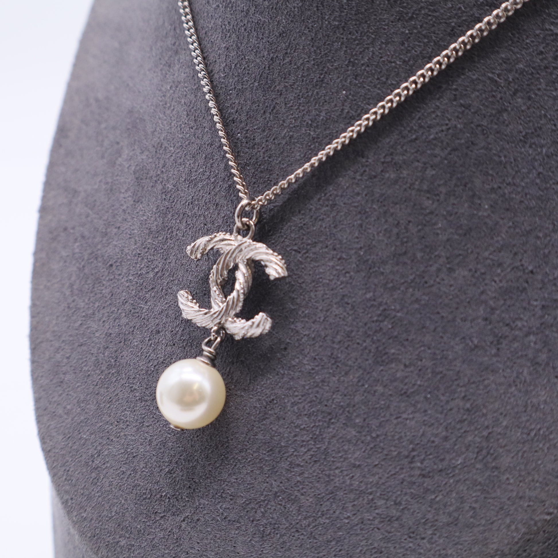 Strass & Faux Pearl CC Pendant Necklace