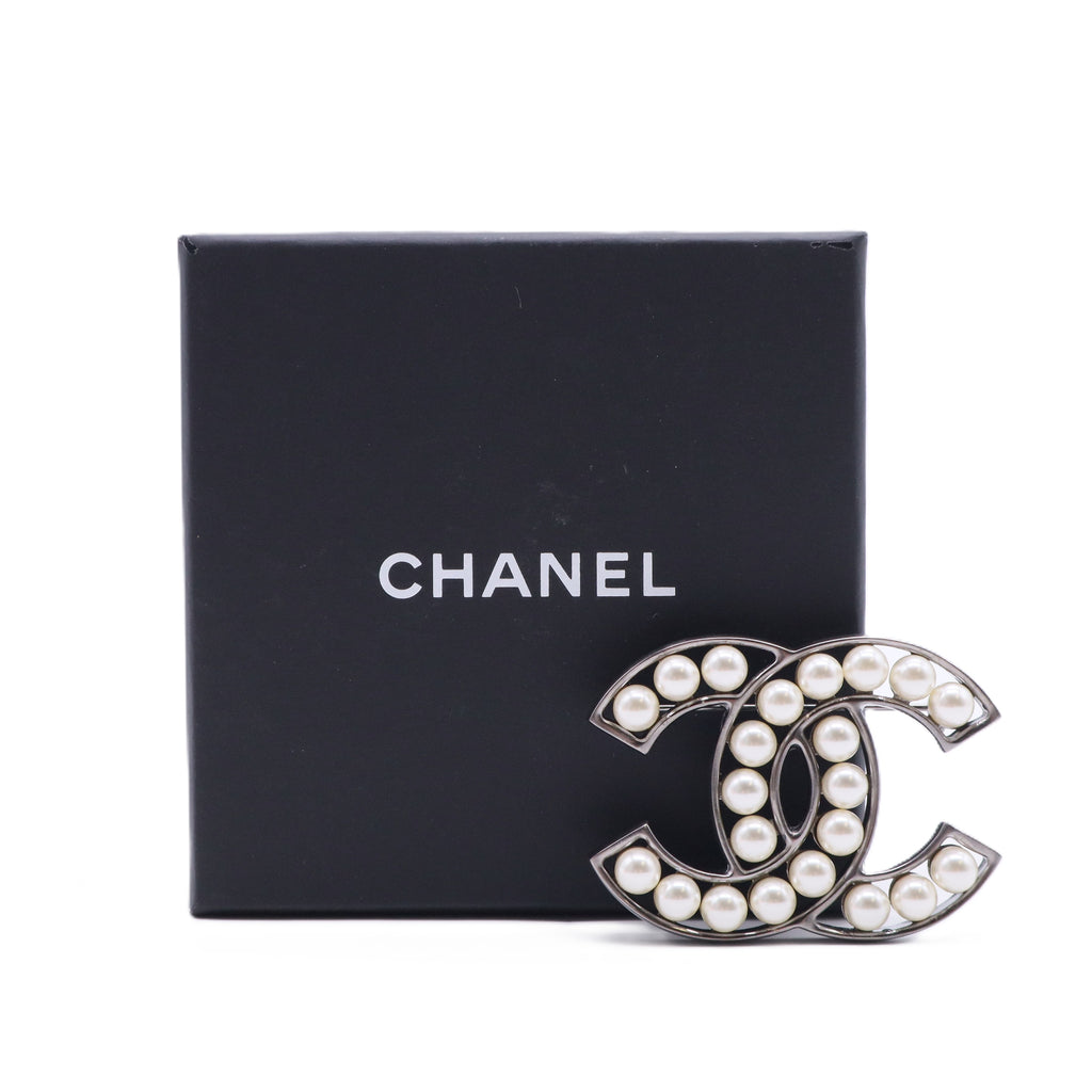 Pearl CC Brooch