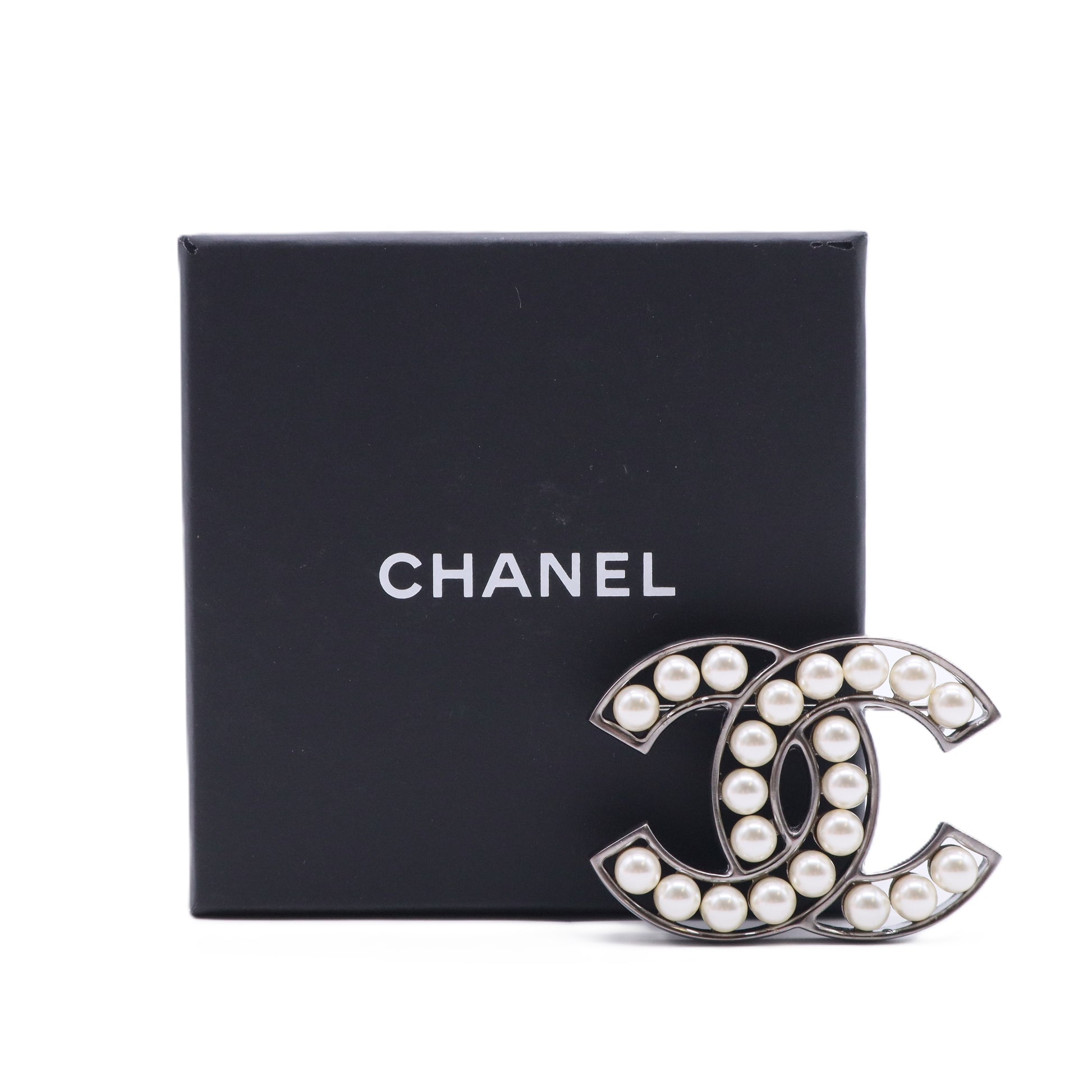Pearl CC Brooch