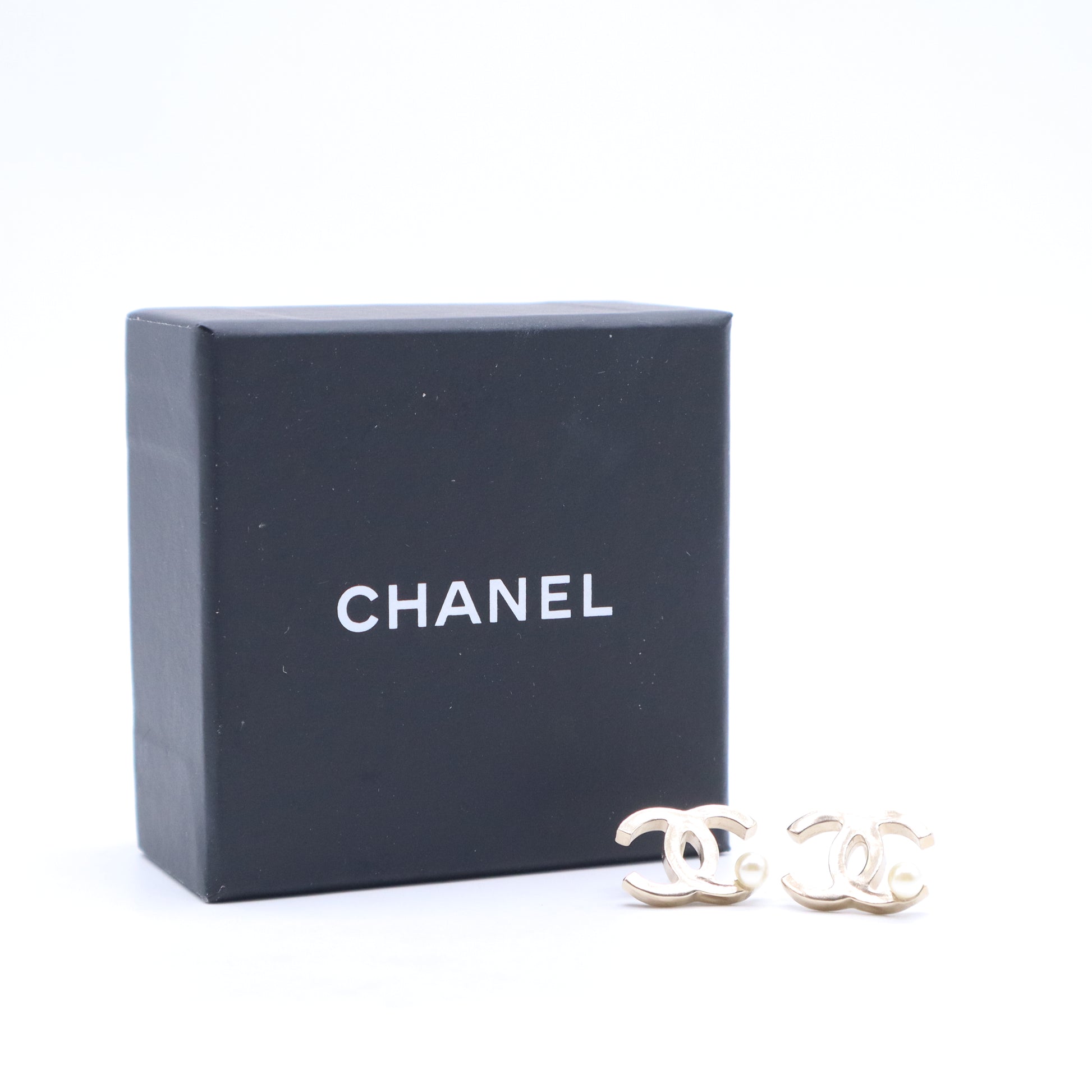 CHANEL Classic CC Logo Earrings W21117