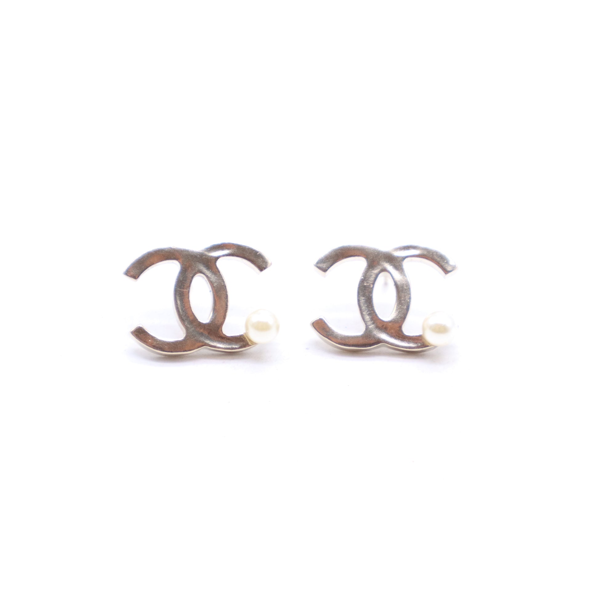 CHANEL Classic CC Logo Earrings W21117