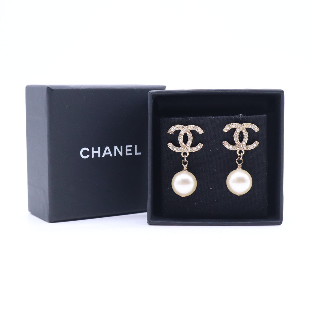 CC Pierced Earrings 24K Goldplated Rhinestone & Drop Faux Pearl W21101
