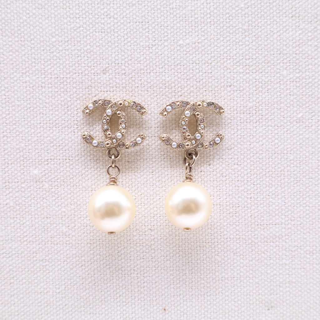 Chanel  Faux Pearl CC Clip-On Drop Earrings W21101