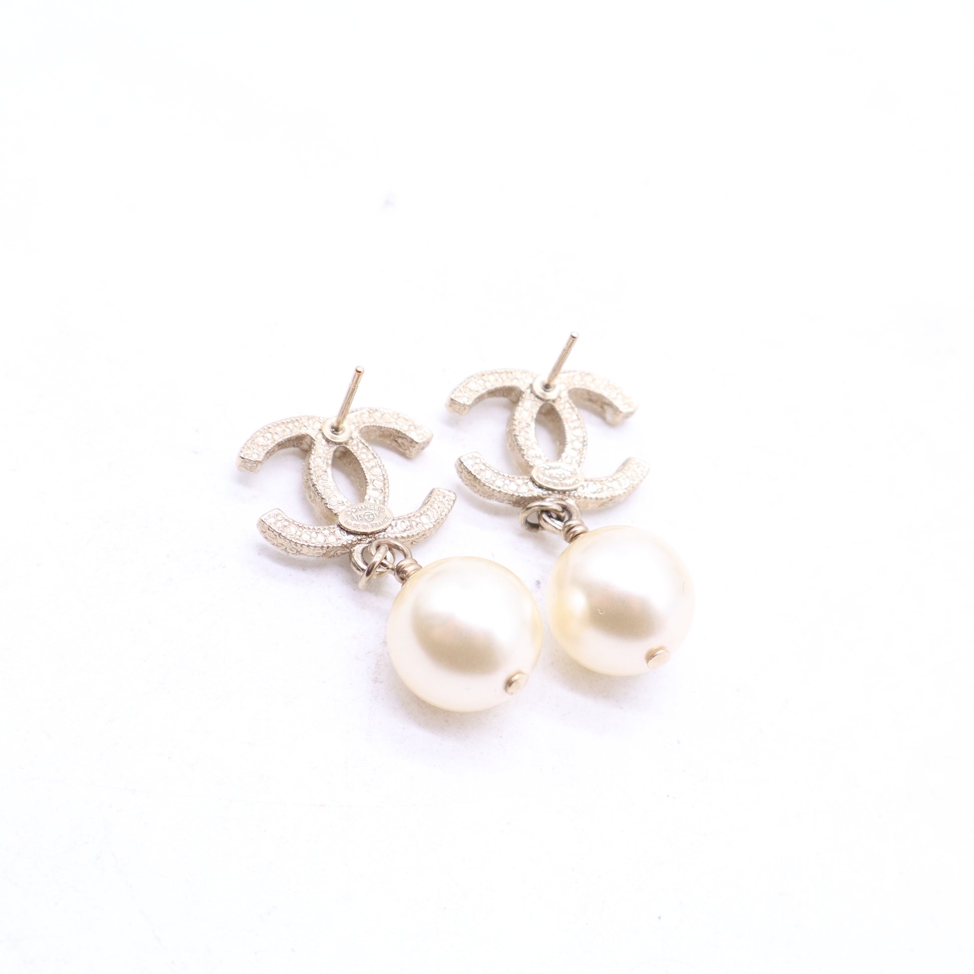 CC Pierced Earrings 24K Goldplated Rhinestone & Drop Faux Pearl W21101