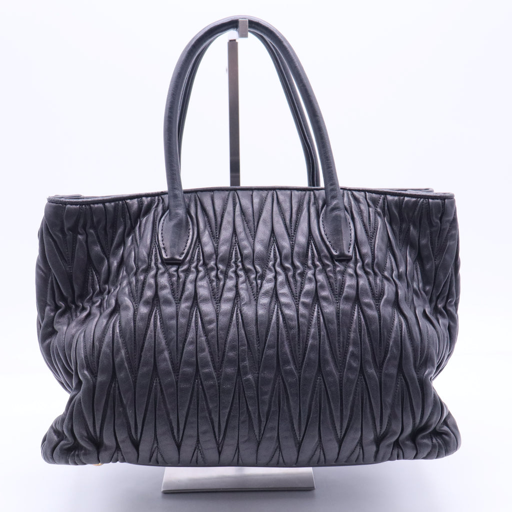 Miu Miu Nappa Matelassé leather tote bag in black