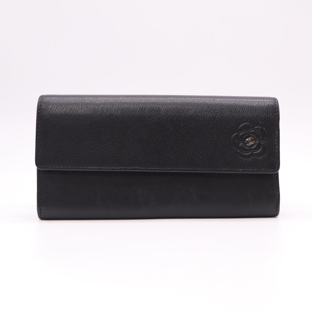 Chanel Camellia CC Logo Grained Calfskin Flap Wallet W22270