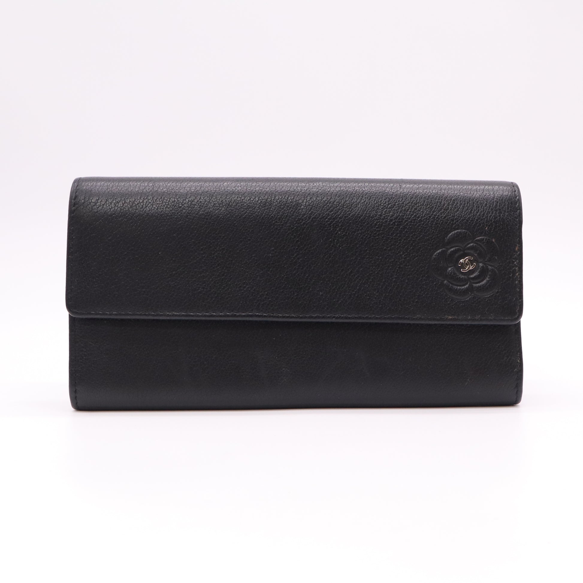 Chanel Camellia CC Logo Grained Calfskin Flap Wallet W22270