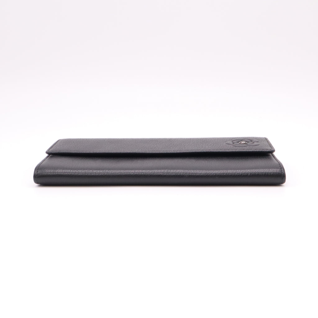 Chanel Camellia CC Logo Grained Calfskin Flap Wallet W22270